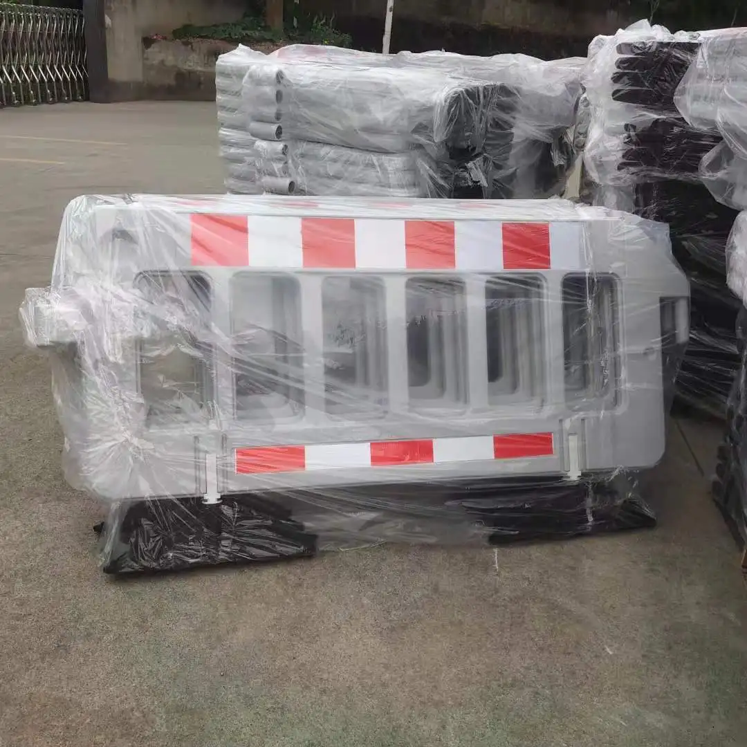 1.95m Plastic Traffic Fence Barrier Temporary Road Safety Traffic Barrier Recycled Car Tyre Rubber 11.5 Kg/pc Red, Yellow CN;ZHE