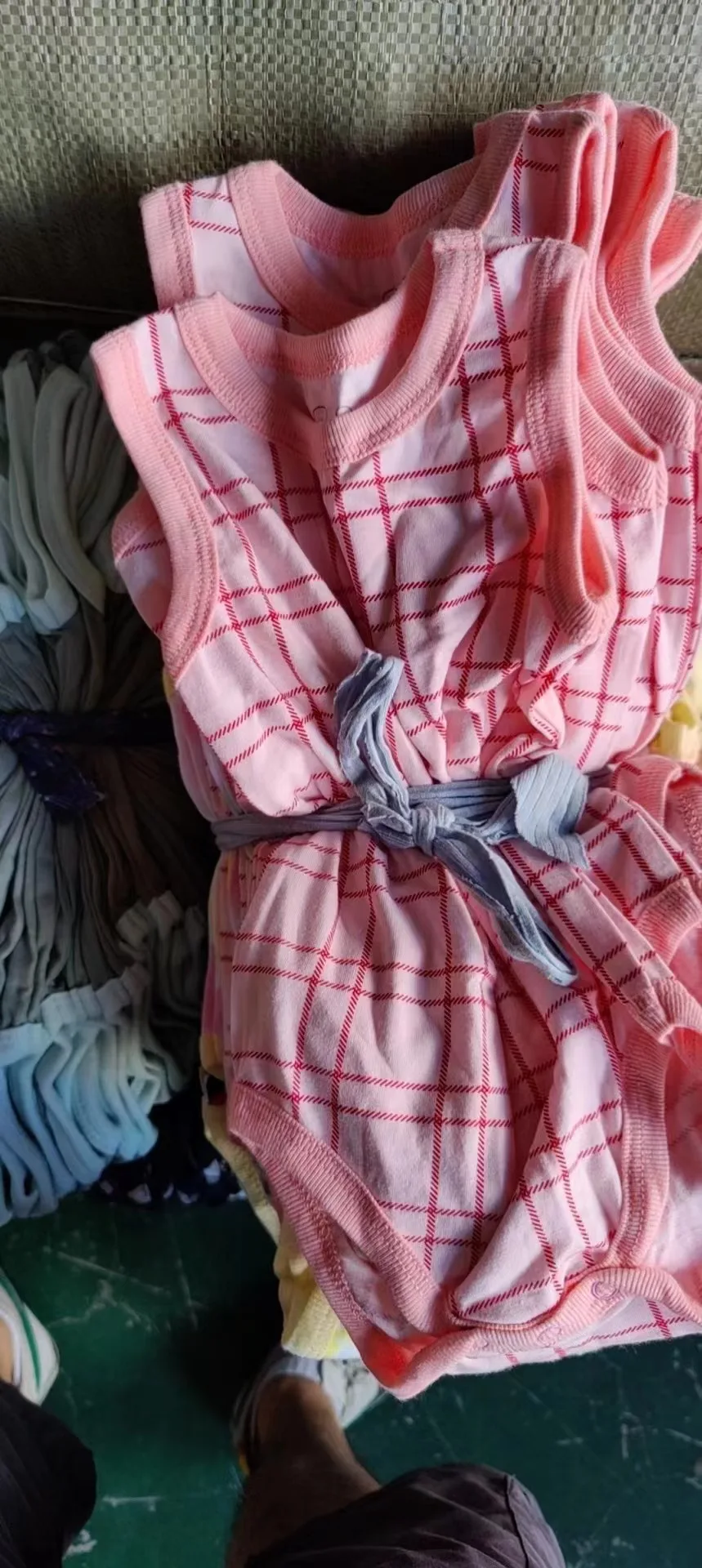 Wholesale Apparel stock from Bangladesh Branded Overruns Cotton Baby Clothes T-shirts sleeveless onesie  Baby romper