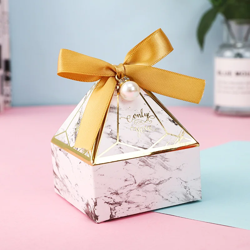 wholesale price luxury pyramidal shape wedding favour candy box with pearl and ribbon deco
