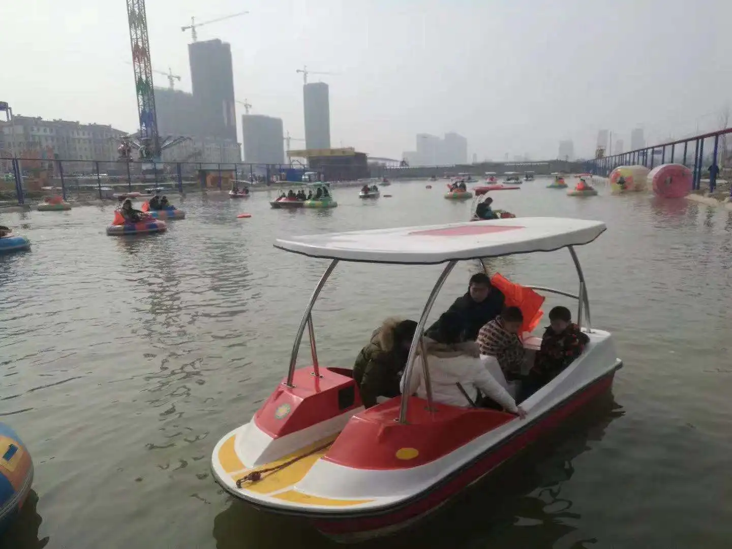 FRP pedal boat used for water park