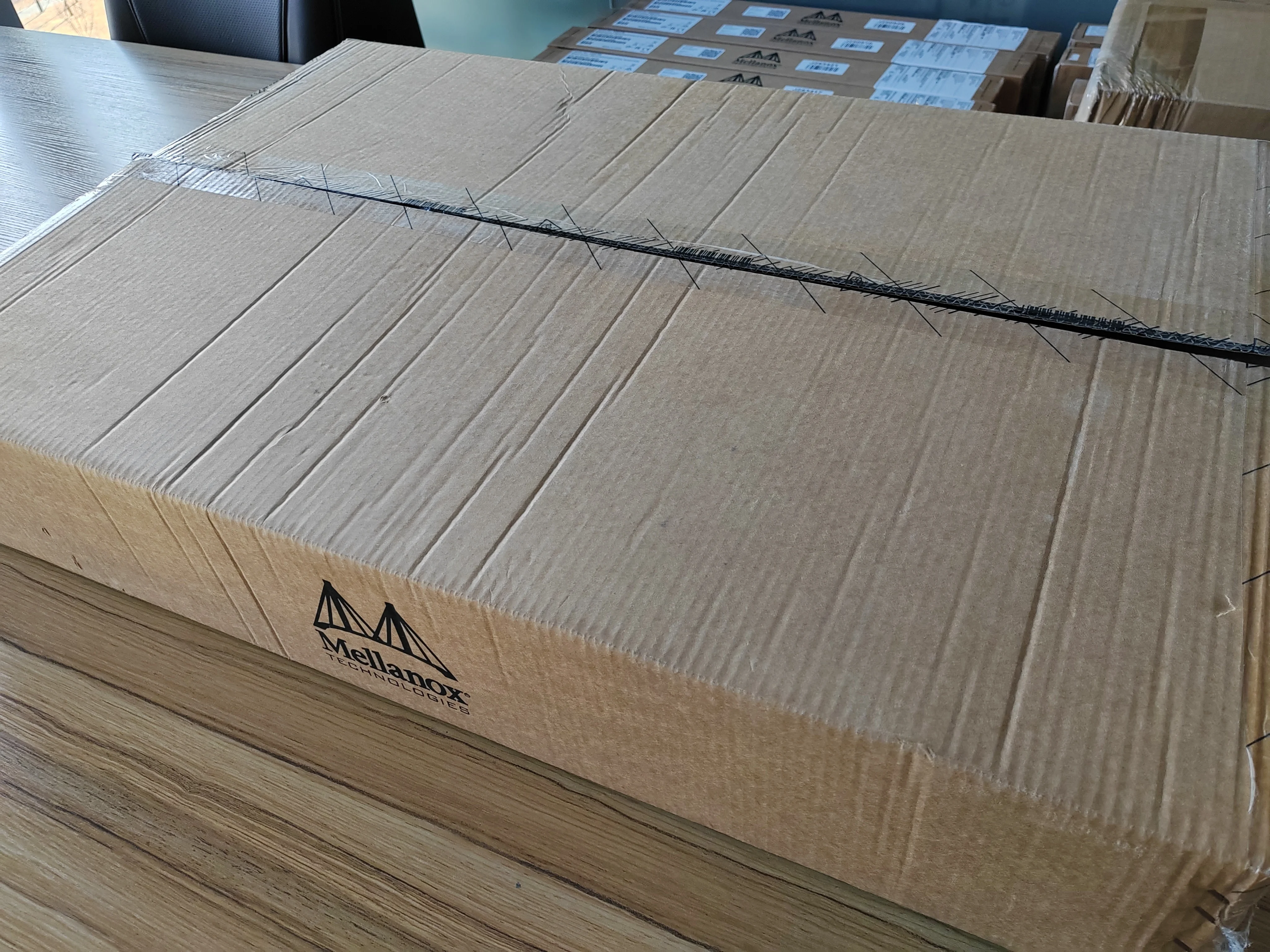 Квантовый MQM9790-NS2F MQM9790-NS2R MQM9790 QM9790 64 порта 400 GB/s 32 OSFP 2 NDR InfiniBand сетевой