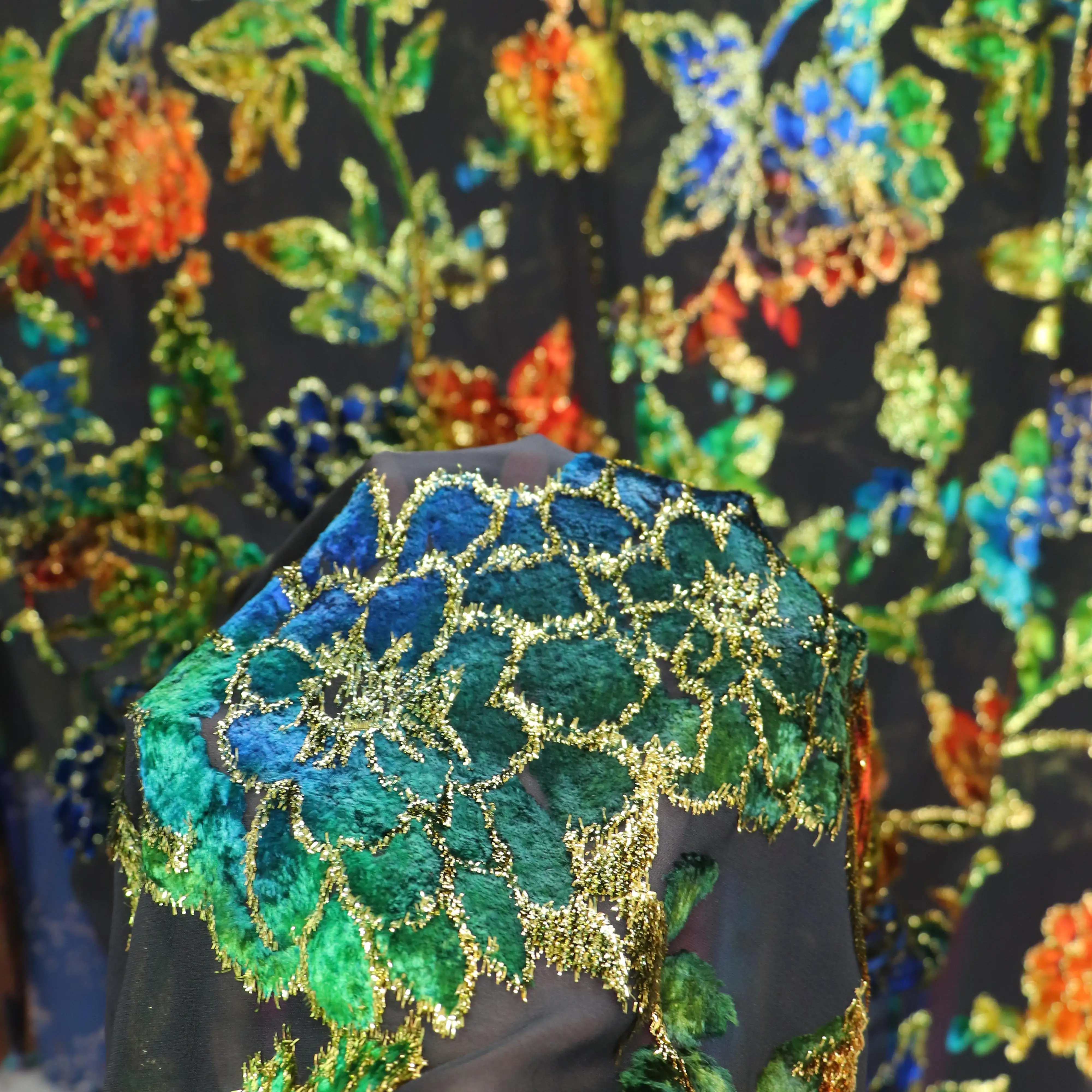 Metallic Yarn Jacquard Velvet Fabric Wholesale Nylon Spandex Dubai Dirac Somali Lurexwoman Clothing Fabrics For Dress