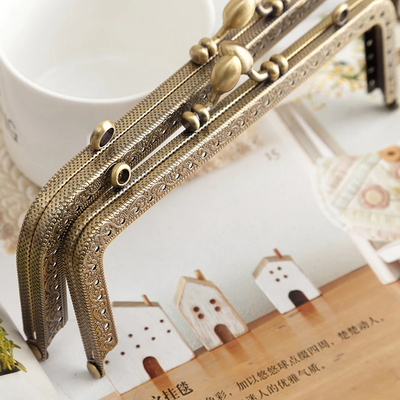 Antique Bronze Frame Handle Kiss Clasp Clutch Custom Metal Purse Clip Clasp Bag Frames