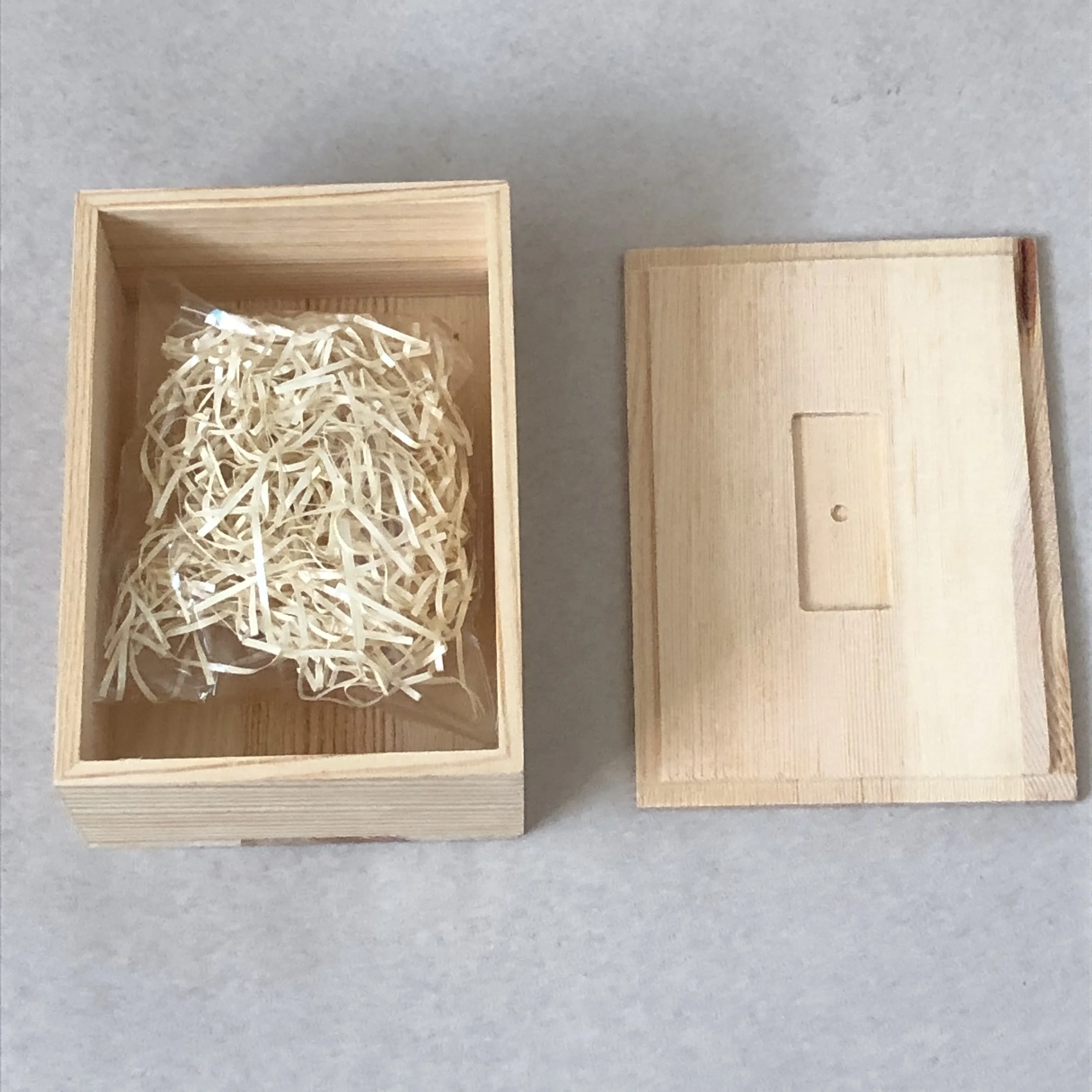 Luxury pine wood gift boxes with lid and logo laser engraved