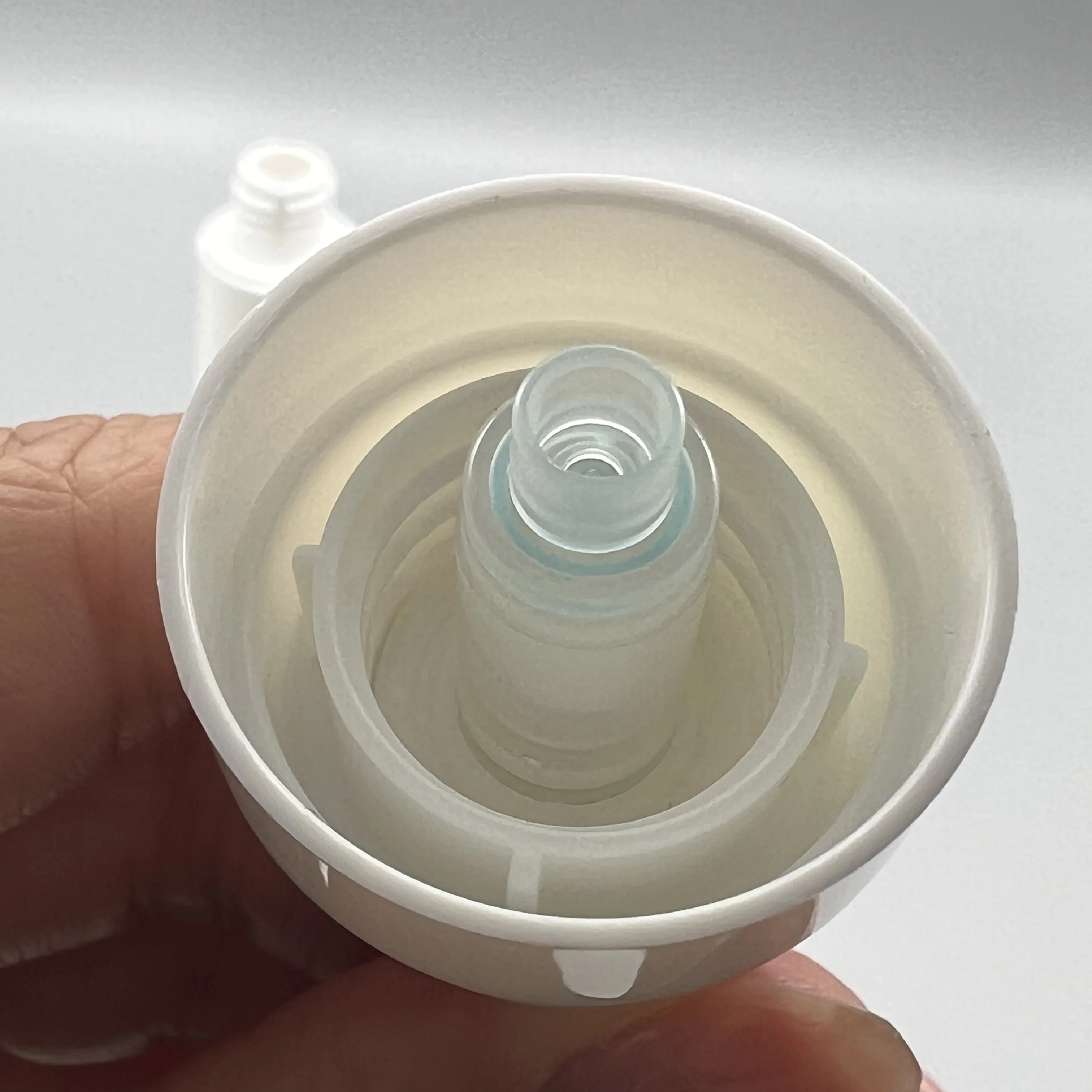 In stock Cosmetic Packaging 15ml 30ml 50ml white plastic cosmetic acrylic cream airless bottle for lotion vacuum pump