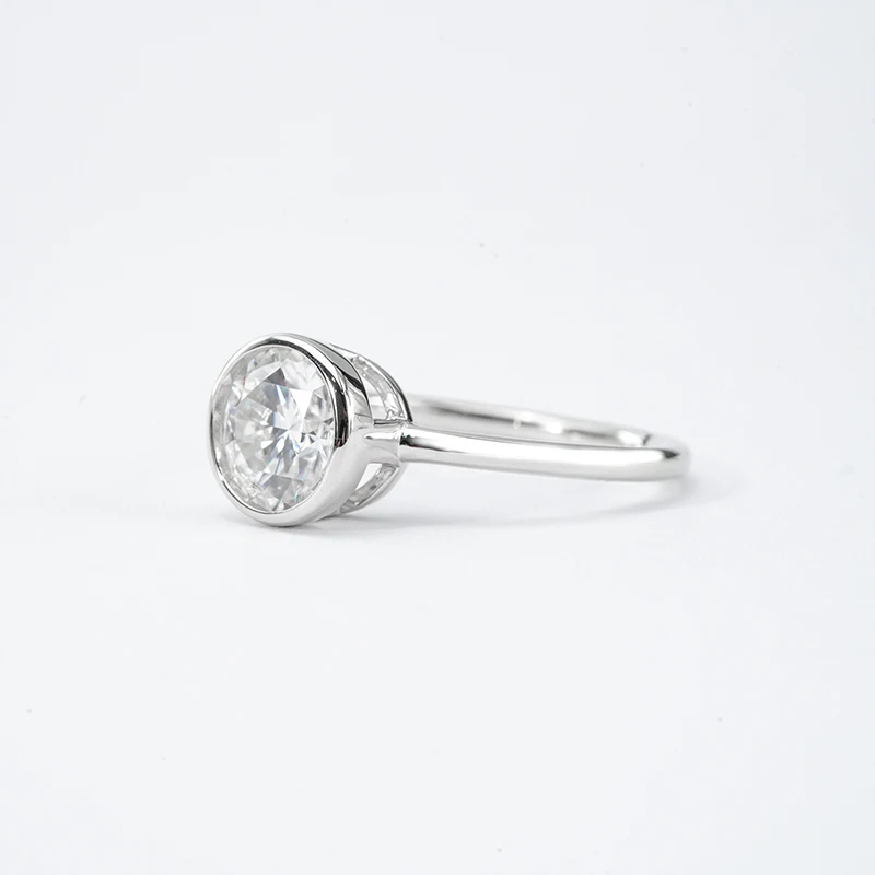 Starsgem Classic Jewelry Bezel Set S925 Sterling Silver Ring Round Cut Moissanite Diamond Solitaire Engagement Ring