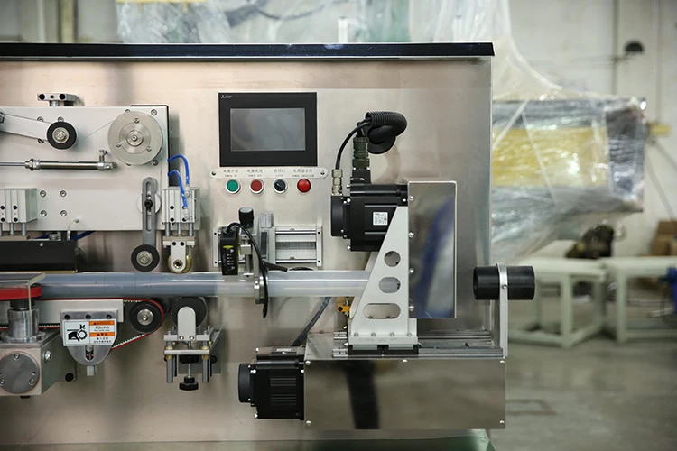 Аппарат для производства пластиковых трубок из зубной пасты