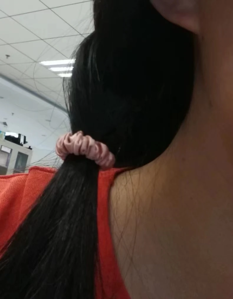 2024 Hot Sale Fashion Non-toxic hair ties 100% pure silk scrunchy hair bands silk like scrunchies with PVC bag