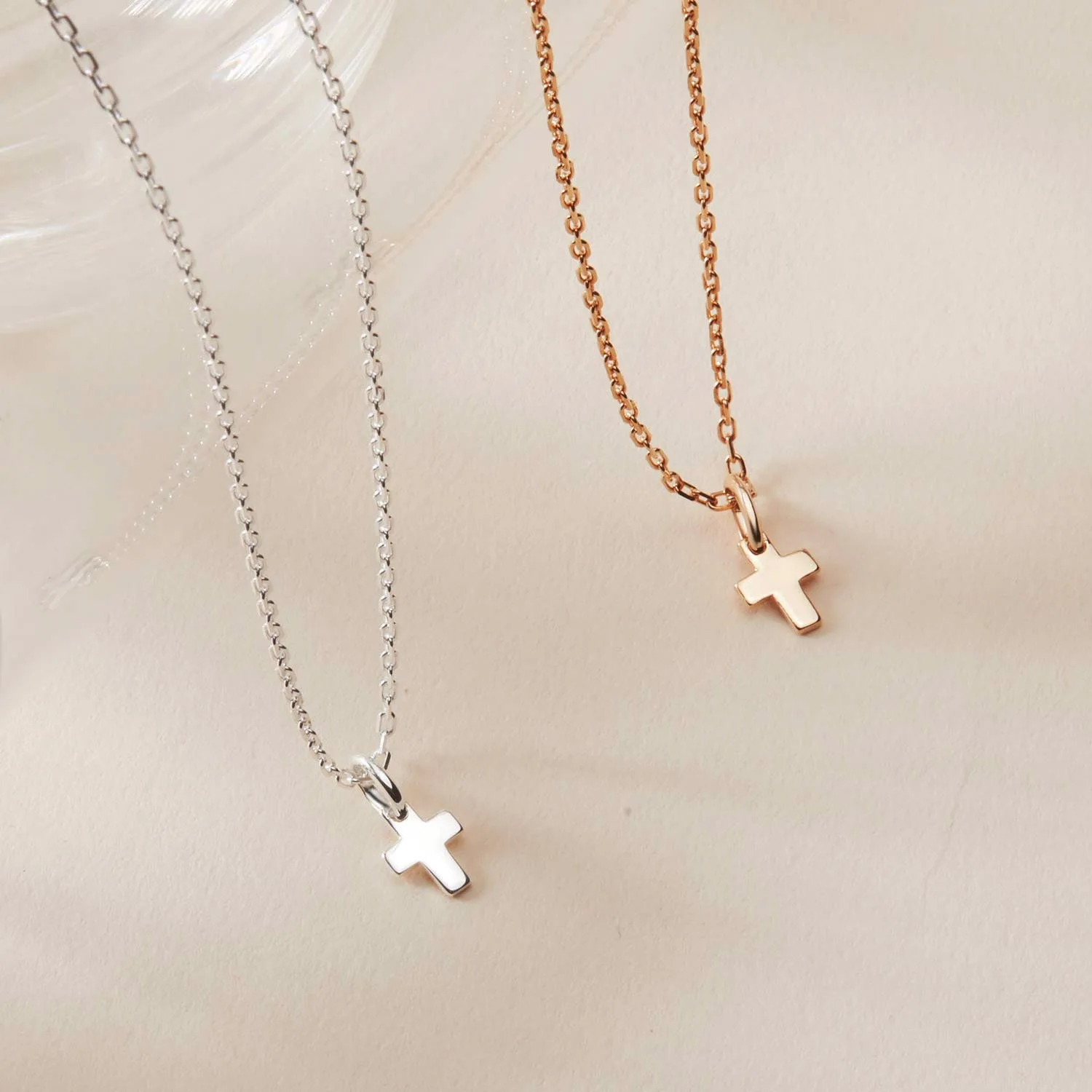 Mini Cross Charm Necklace Fashion Simple Stainless Steel 18k Gold Cross Pendant For Women