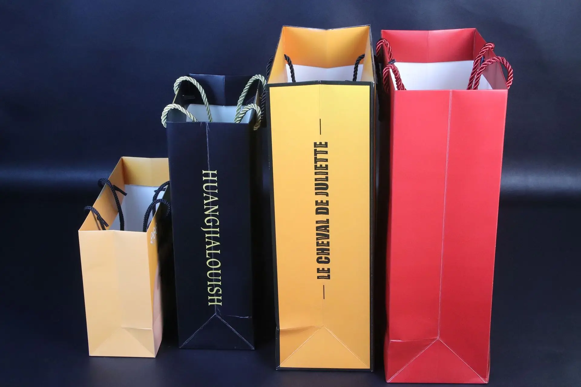 Customized  refined  packaging gift box with portable paper bag