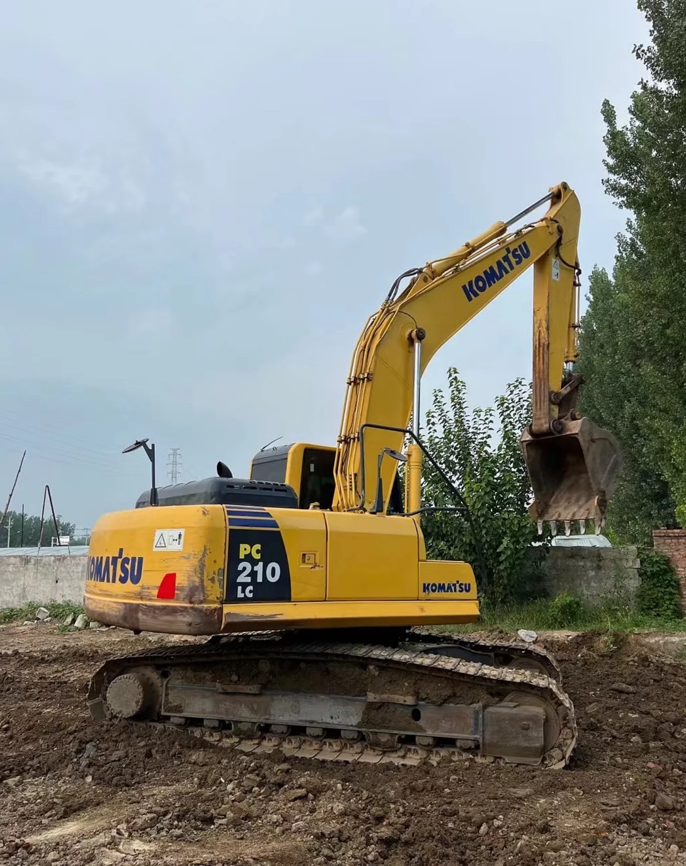 Very Cheap!!! 21 Ton Komatsu PC210  PC210-8 used excavator and engineering machinery digger