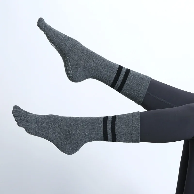 Wholesale Unisex Non Slip five-toe Custom Logo Anti Slip Quick Dry Gym Pilates Grip Yoga Socks 5 Toe stocking