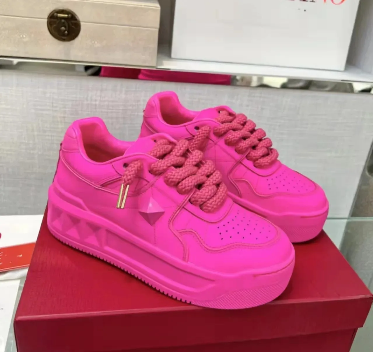 Fashion Bold Platform Designer Casual ShoesWomen Sports Trainers Top Quality Suede Leather Plate-forme Woman Sneakers