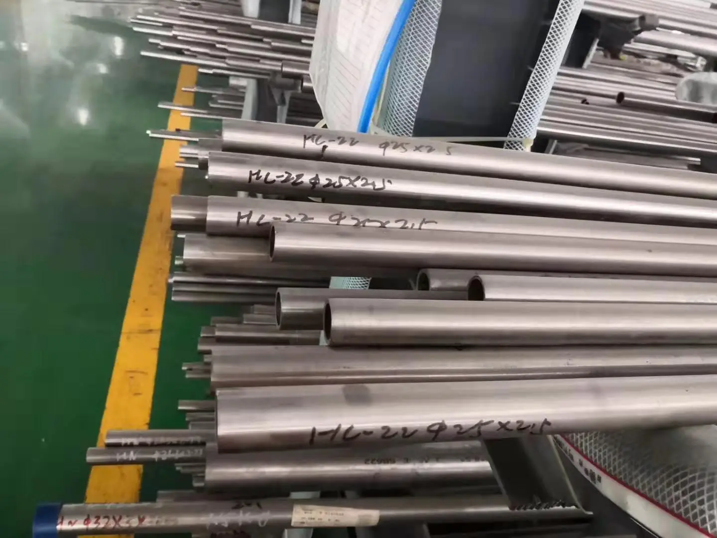 AMS 5557 321 stainless steel seamless welded pipe tube