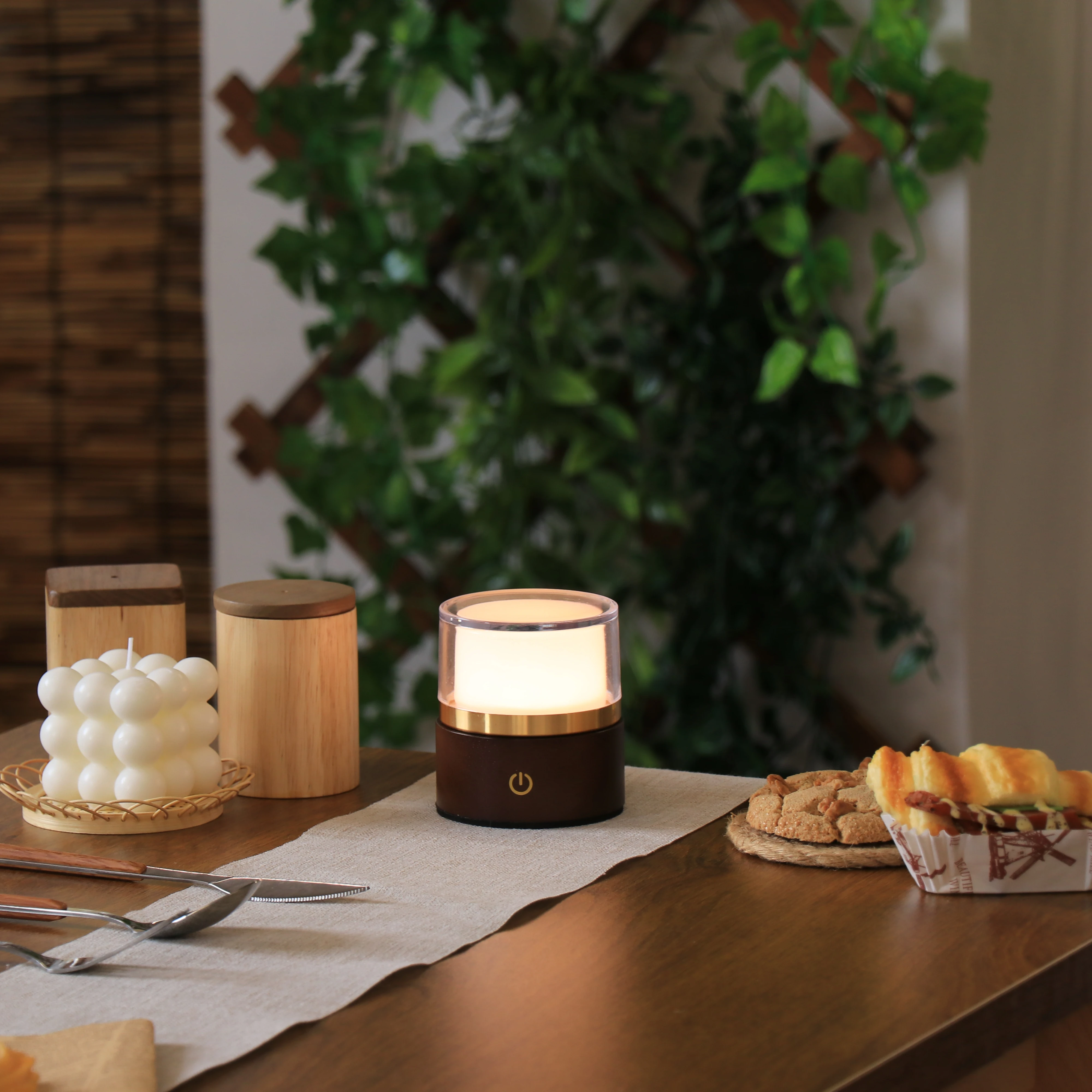 Wholesale low MOQ  portable rechargeable touch LED cordless atmosphere table lamp for bar and restaurant