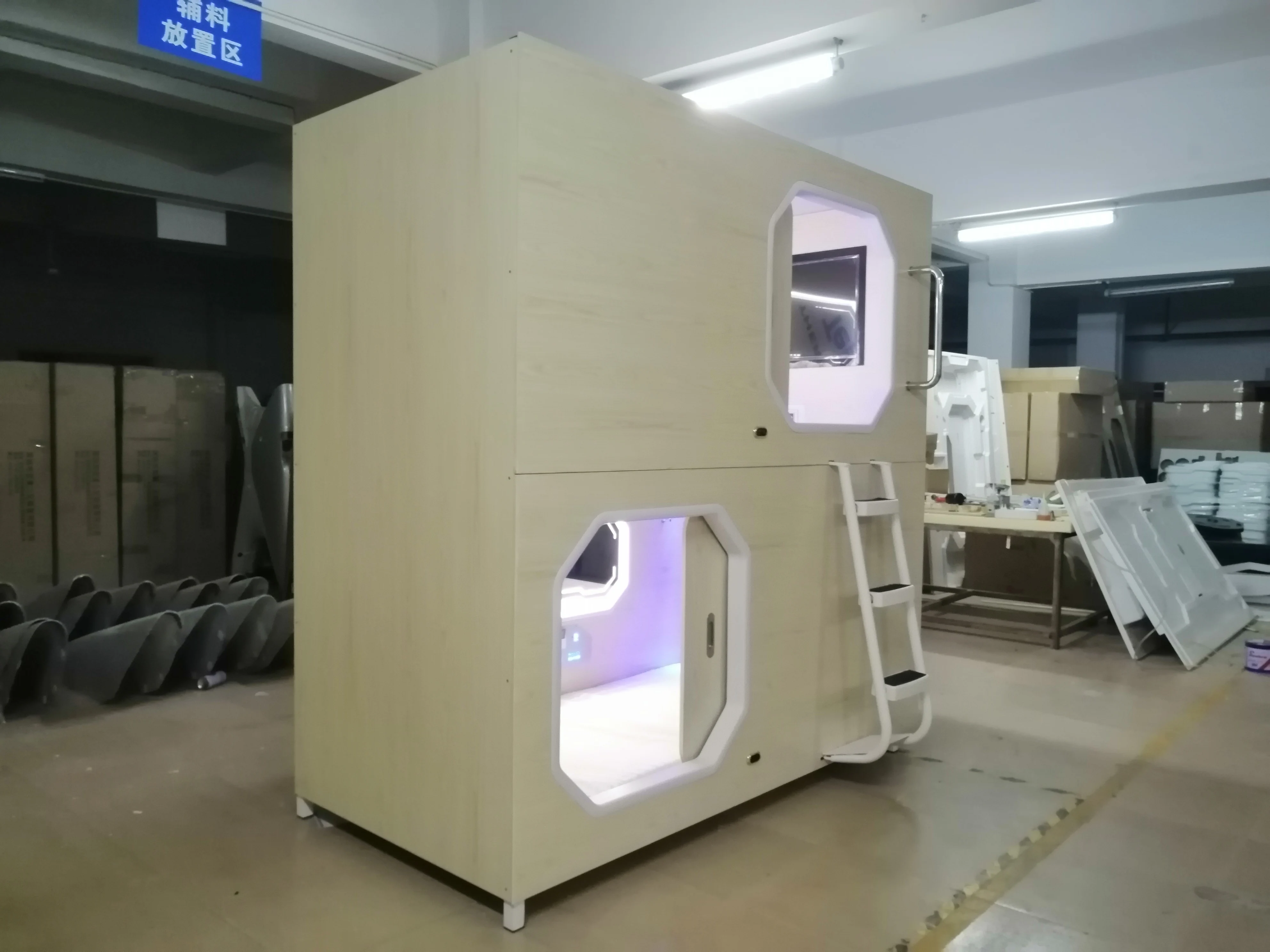 
Modern Style Soundproof Wooden Single sleep pods capsule bed sleepbox hotel funiture resting bed For Sale 