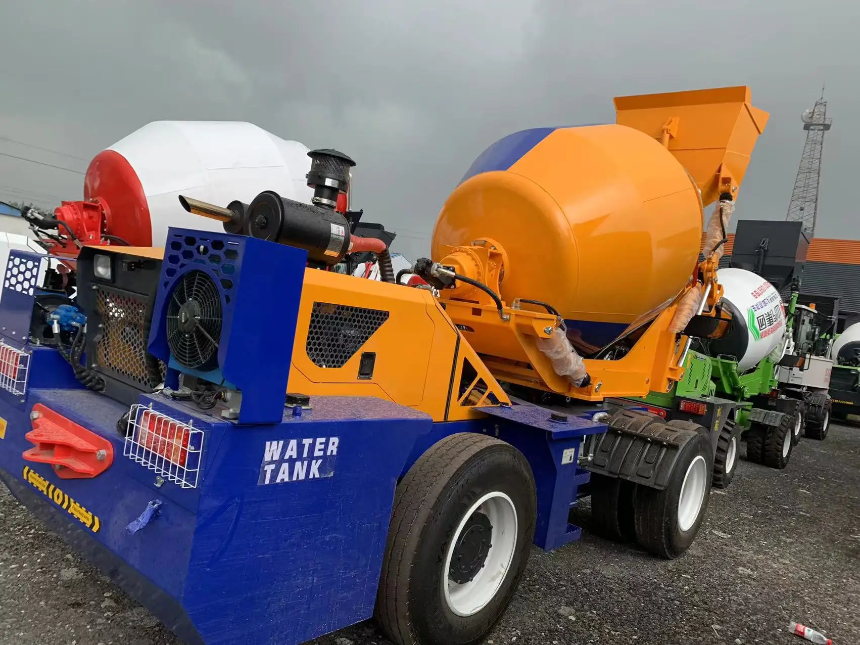 Cbm Truck Machine Car / Mezcladora De Concreto / Betonmischer Self Loading Concrete Mixer with Pump 2023 Cheap 1.2 - 5.5 M3 2.6