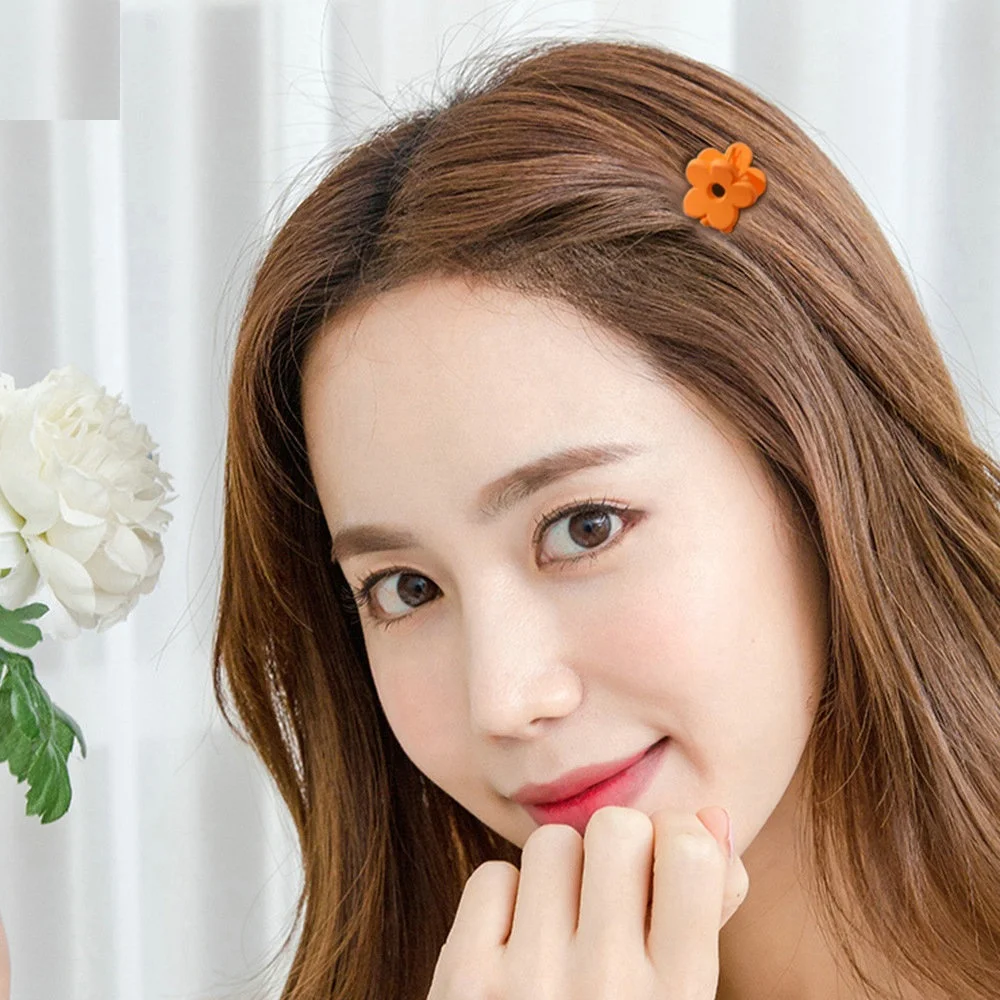 Ziming New 2 CM Cute Mini Flower Shape Matte Acrylic Hair Claw Frosted Solid Colors Small Size Shark Teeth Plastic Hair Clips
