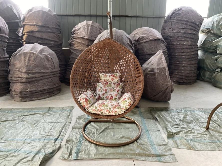 Garden Outdoor Furniture Hanging Egg Chair Outdoor Indoor Rattan with Pillow Wholesale Patio Swing Chair for Garden