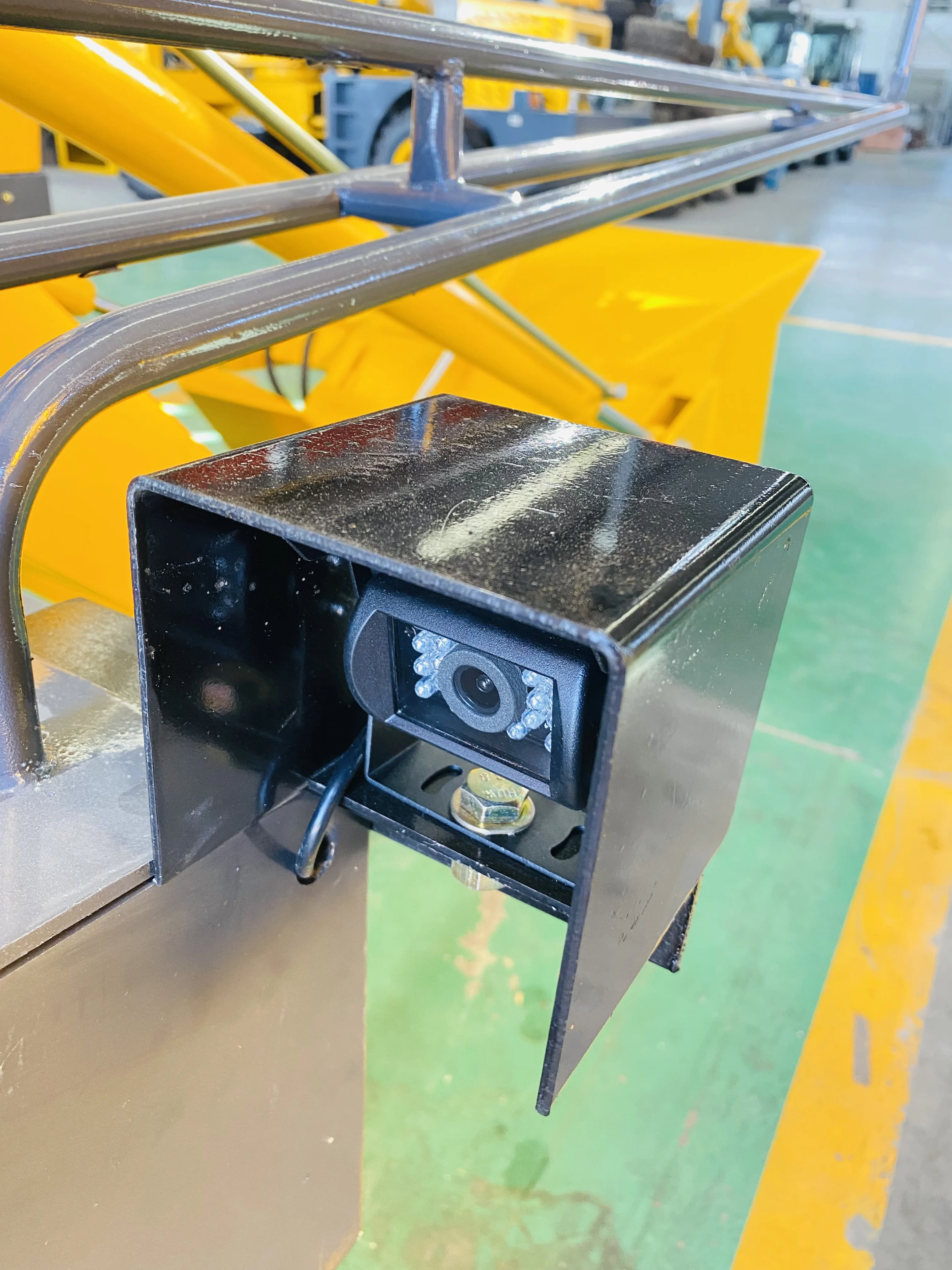 5.5cbm Sales Service Provided and New Condition Self Loading Concrete Mixer