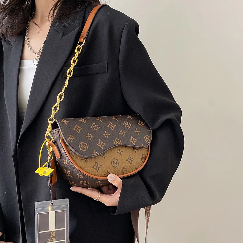 Fashionable Retro PU Leather Crossbody Shoulder Bag Geometric Letter Personalized Printed Saddle Women Daily Versatile