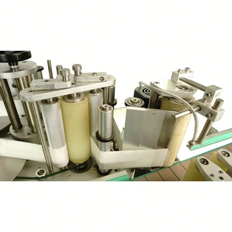 High precision orientated round bottle label machine
