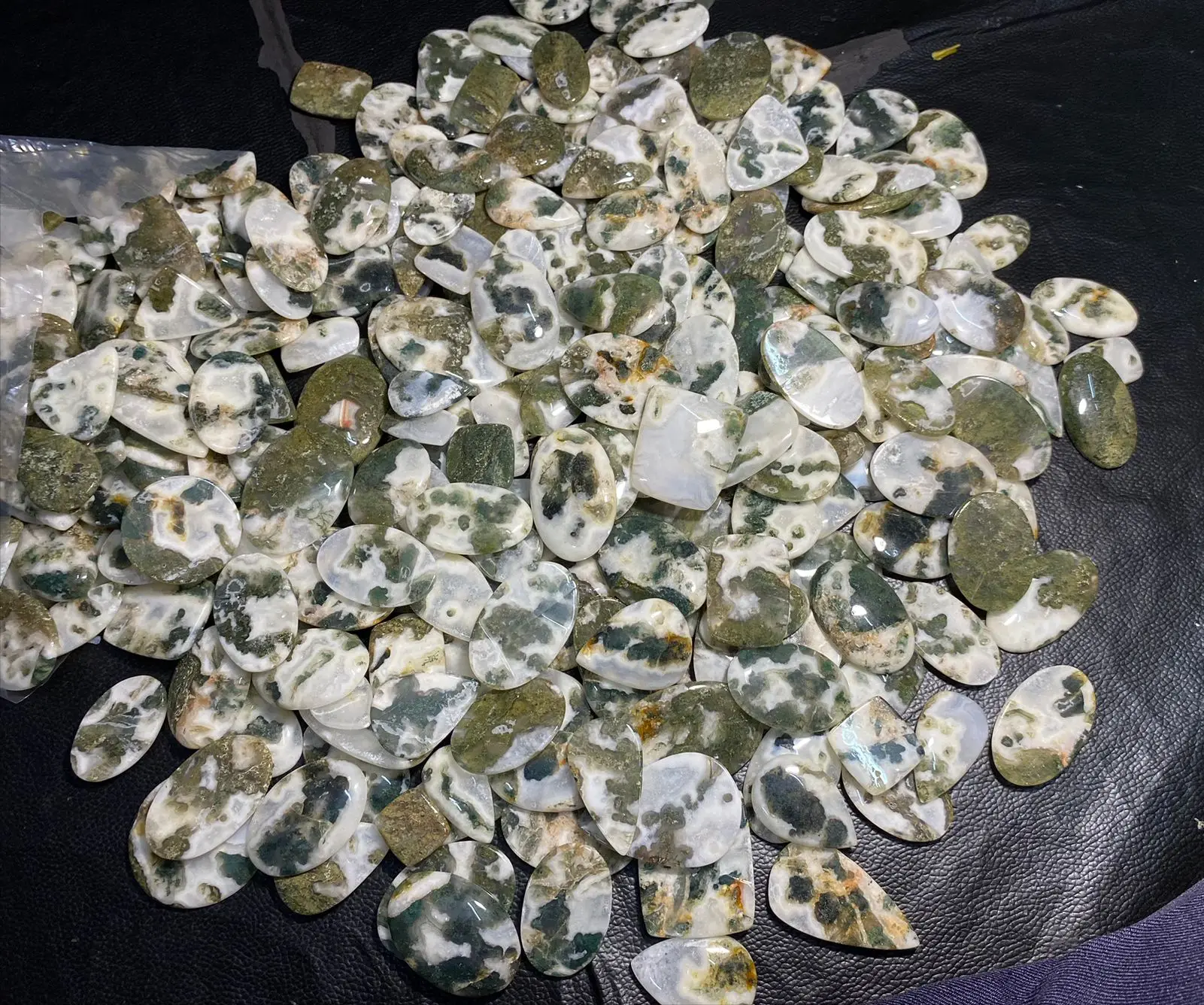 Высокое качество ручной работы натуральный зеленый агат дерево мох эксклюзивные Свободные ювелирные изделия подушки причудливая гладкая поверхность оптовая цена