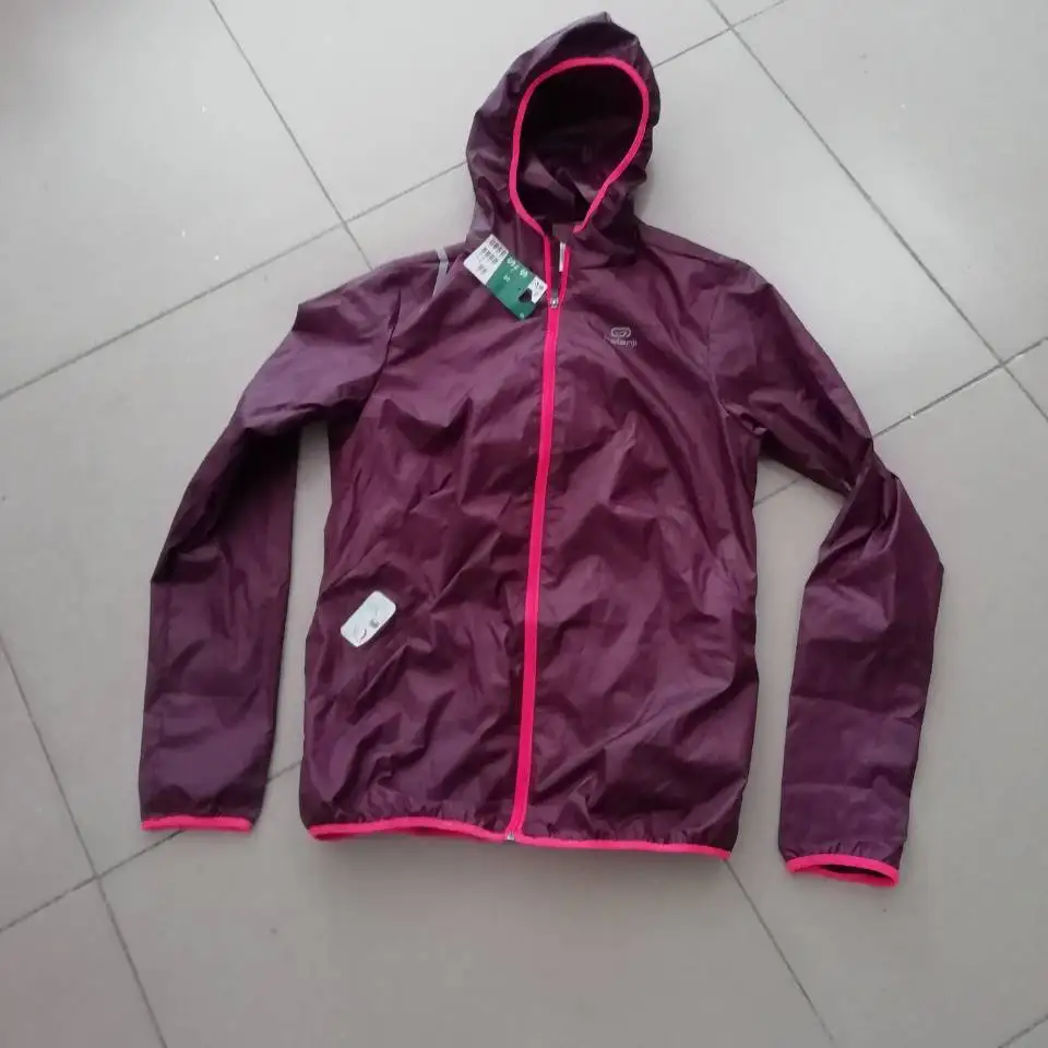 DL081 folding outdoor windproof jacket folded into a pouch with backpack on the back for Outdoor traveling or camping