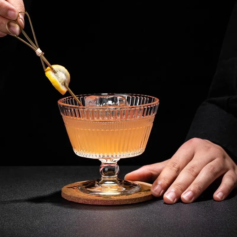 Wholesale embossed high-legged dessert cup yogurt oatmeal bowl retro salad ice cream pudding glass bowl.