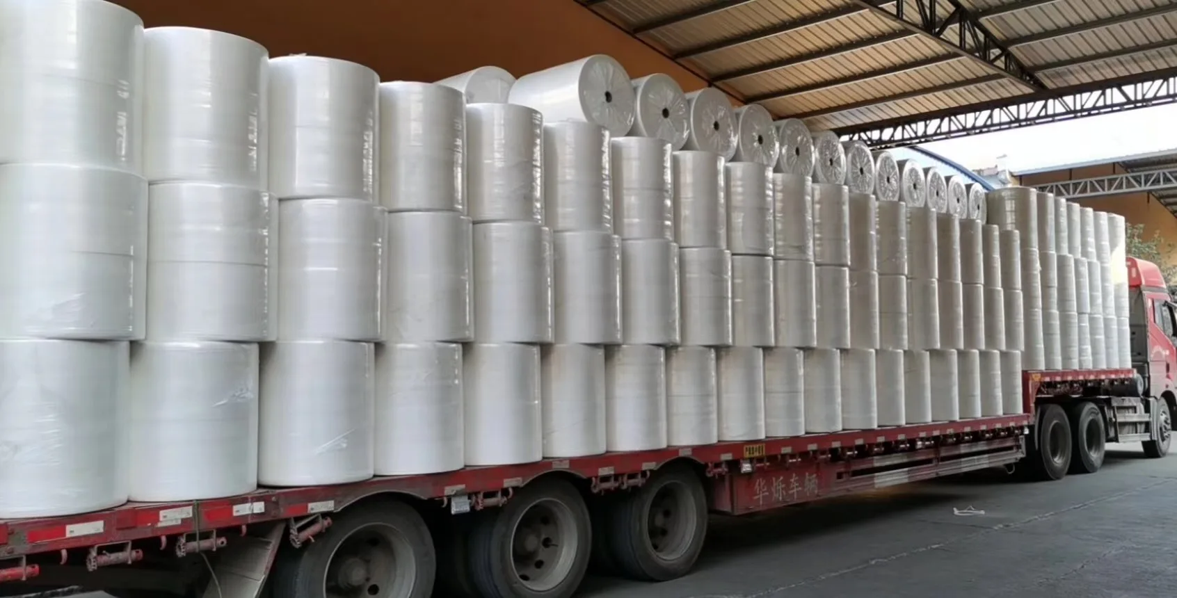 Карбоновый черный цвет, заряженный водой полипропилен, мелтблаун bfe99, расплав bfe99 jumbo roll