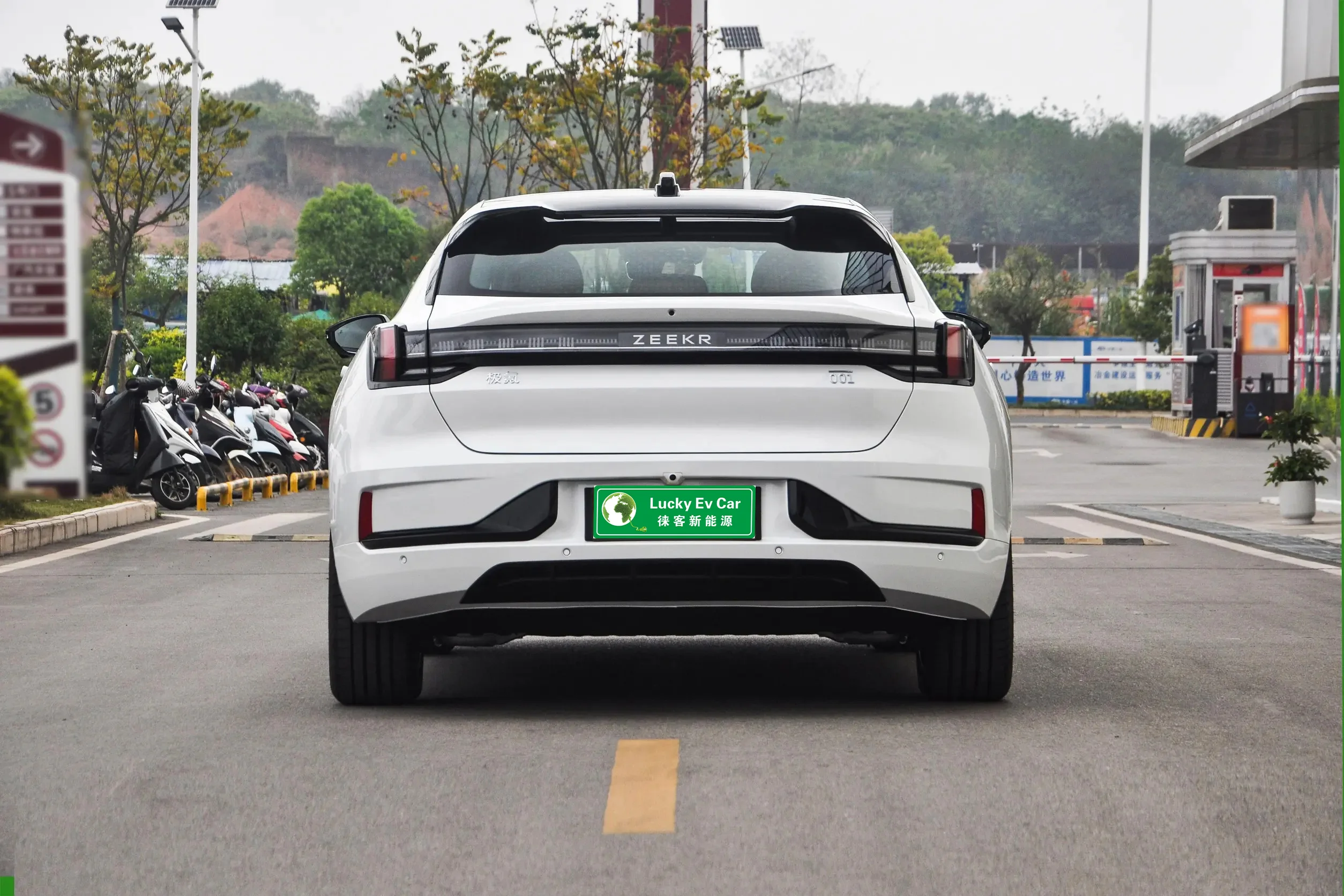 2024  In stock  Zeekr 001 ME  100KWH  new energy vehicles Electronic Cars Version 5 Seats  Cheap price