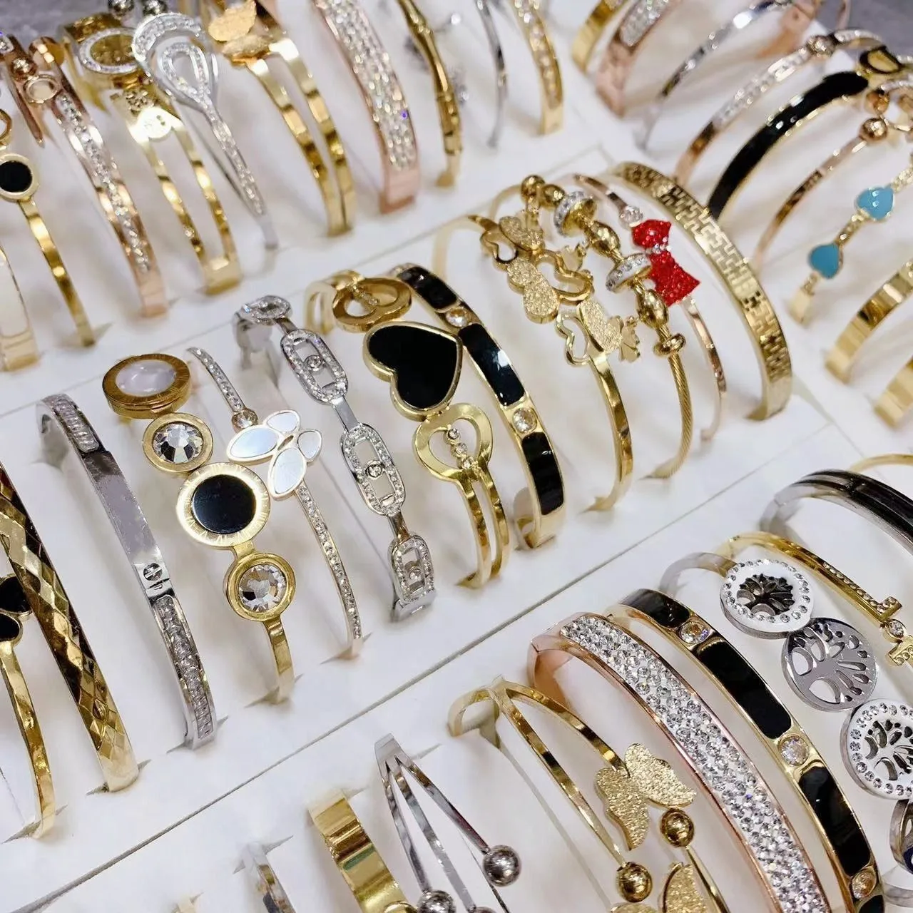 Незапятнанные ювелирные изделия из нержавеющей стали 18K позолоченные брендовые дизайнерские браслеты для женщин и мужчин оптом