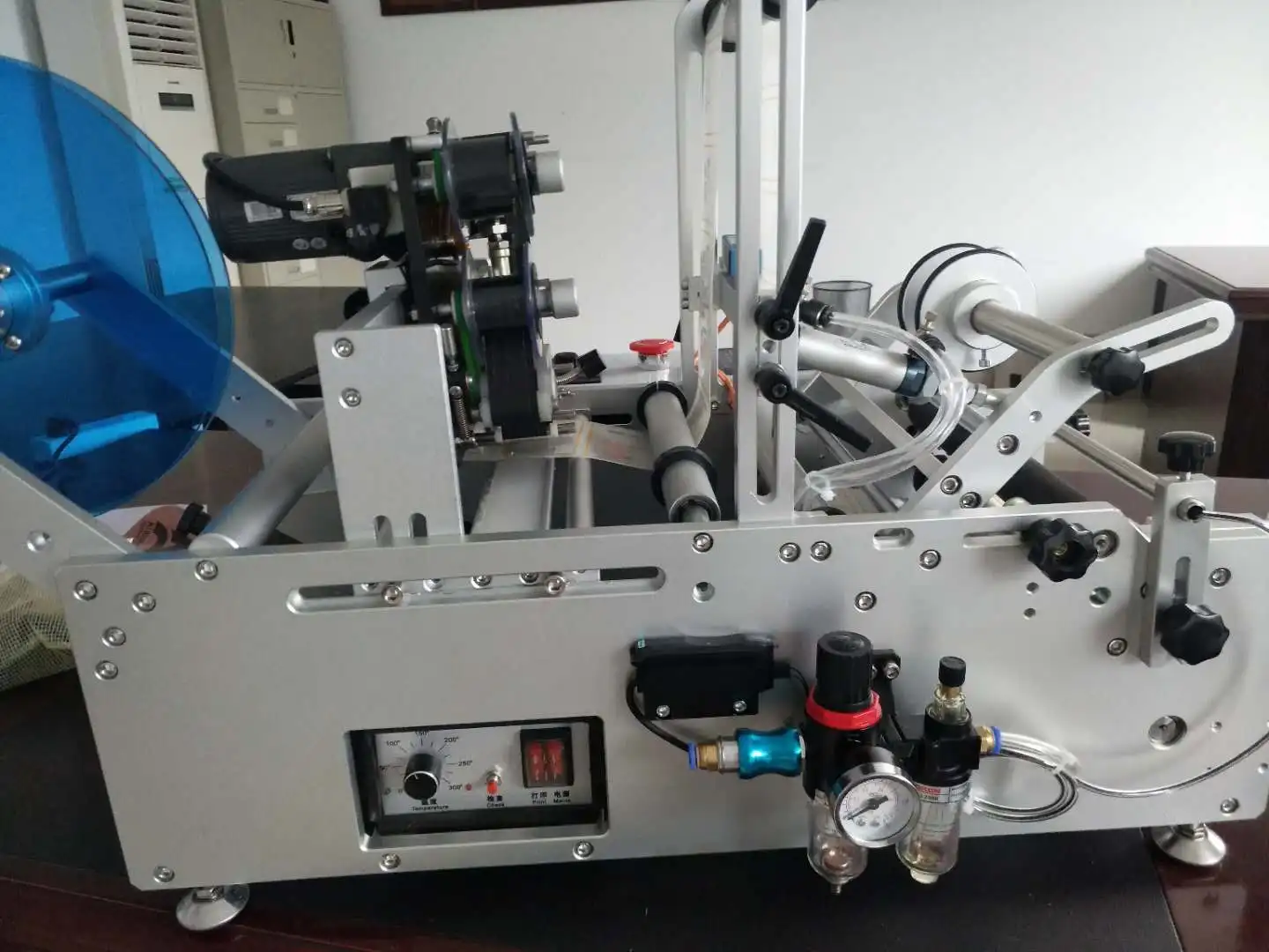 semiautomatic bottle marking machine self adhesive label machine tabletop labeling machine Aluminum alloy Transparent label