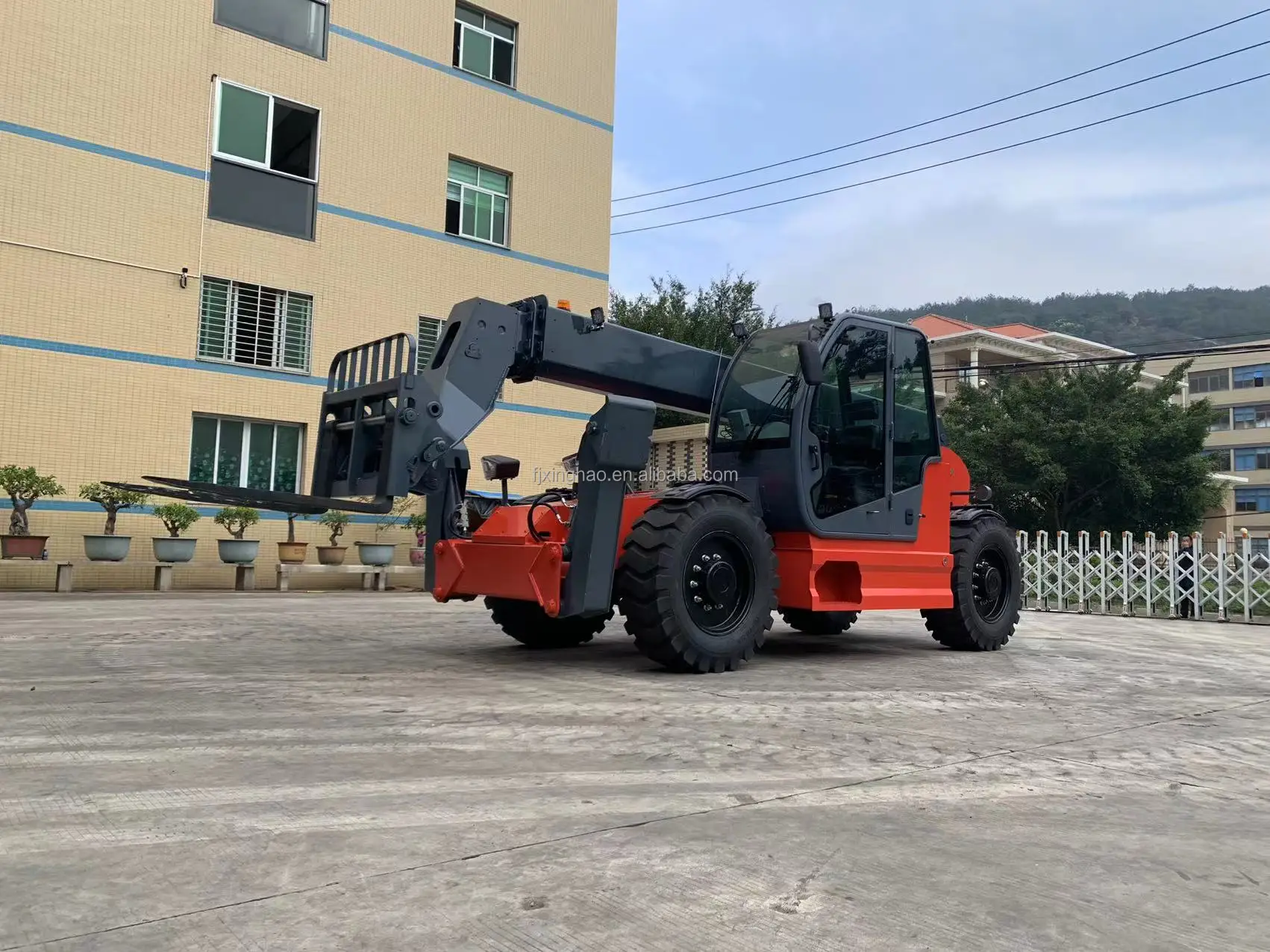 Xinghao EPA Tier 4 Approval Cummins Engine 55kw 6600lbs Capacity Telescopic Forklift Boom Loader Manufacturer Supply