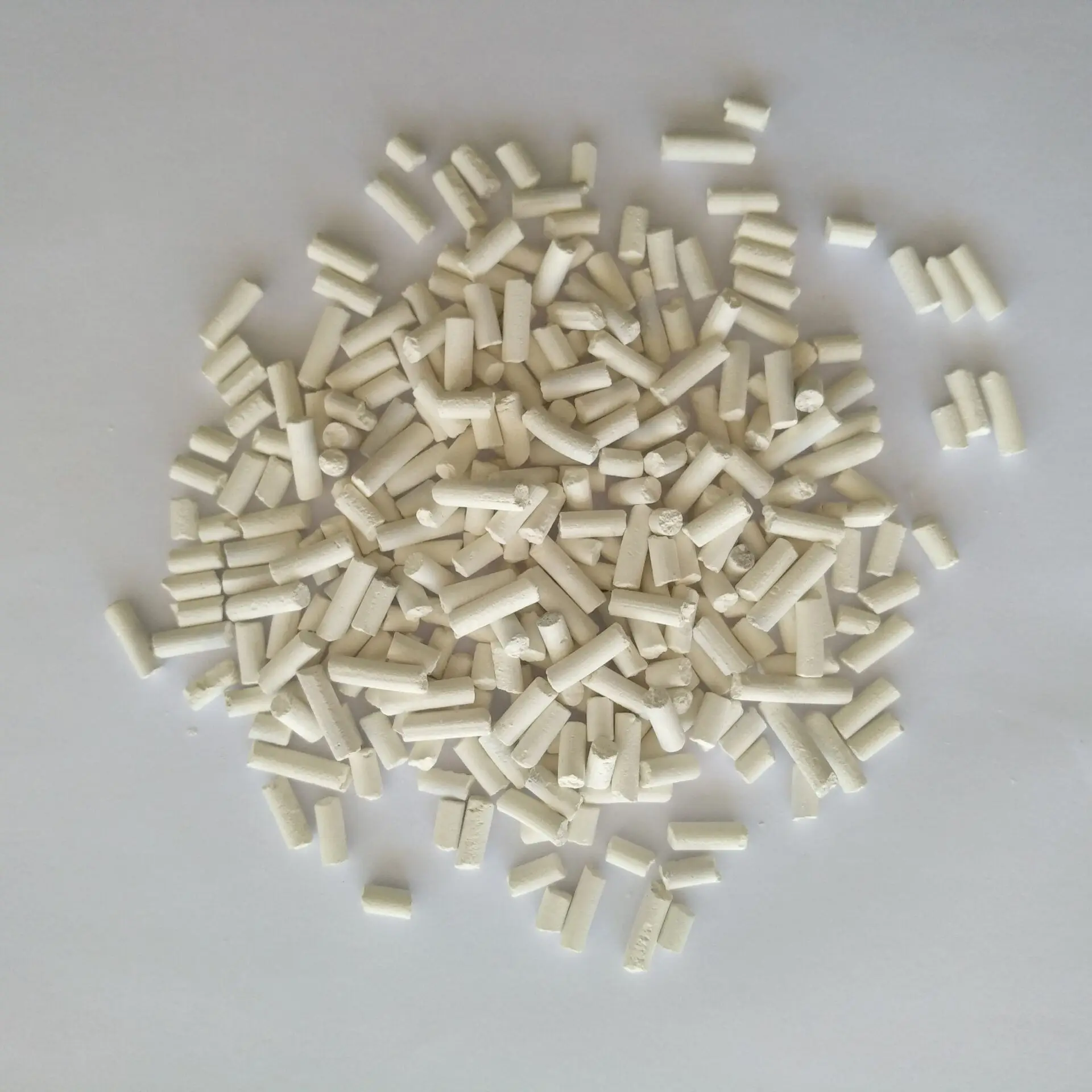 Zinc oxide sulfur absorber catalyst