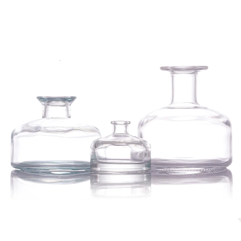Wholesales 180ml 300ml Round Luxury Elegant Clear Essential Glassware Aroma Diffuser Glass Perfume Bottle With Golden Lid