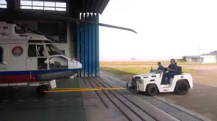 Дизельный тягач аэропорт авиационное буксировочное оборудование