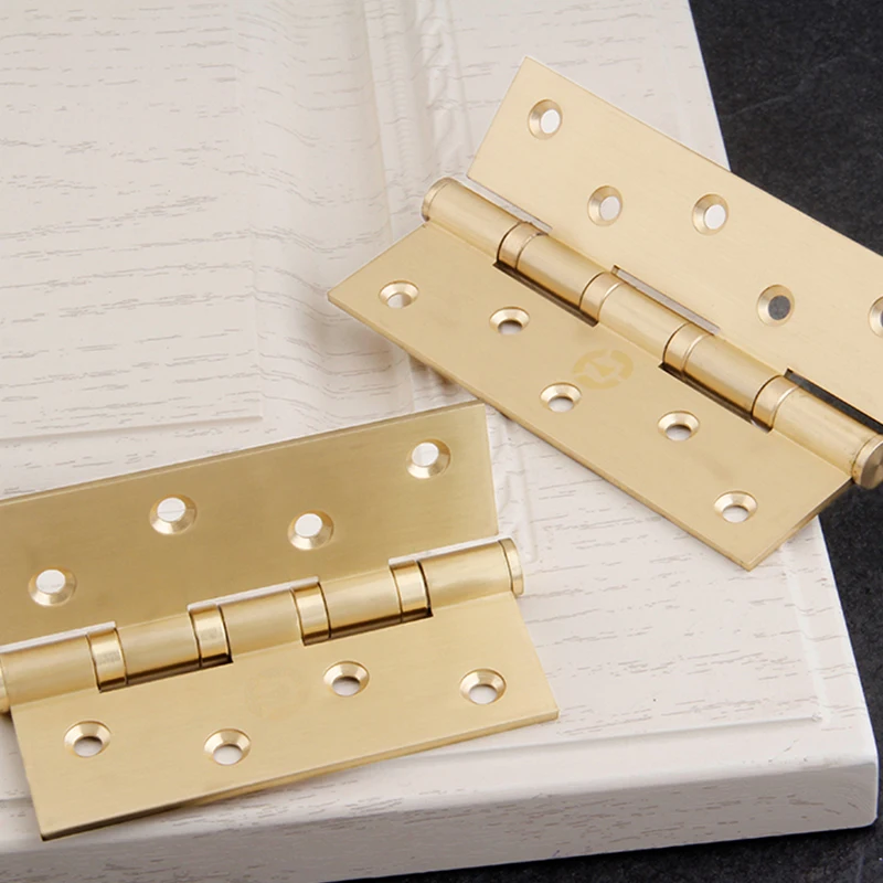 In Stock Classic Elegance Brass Door Hinge Set for Doors with Timeless Style