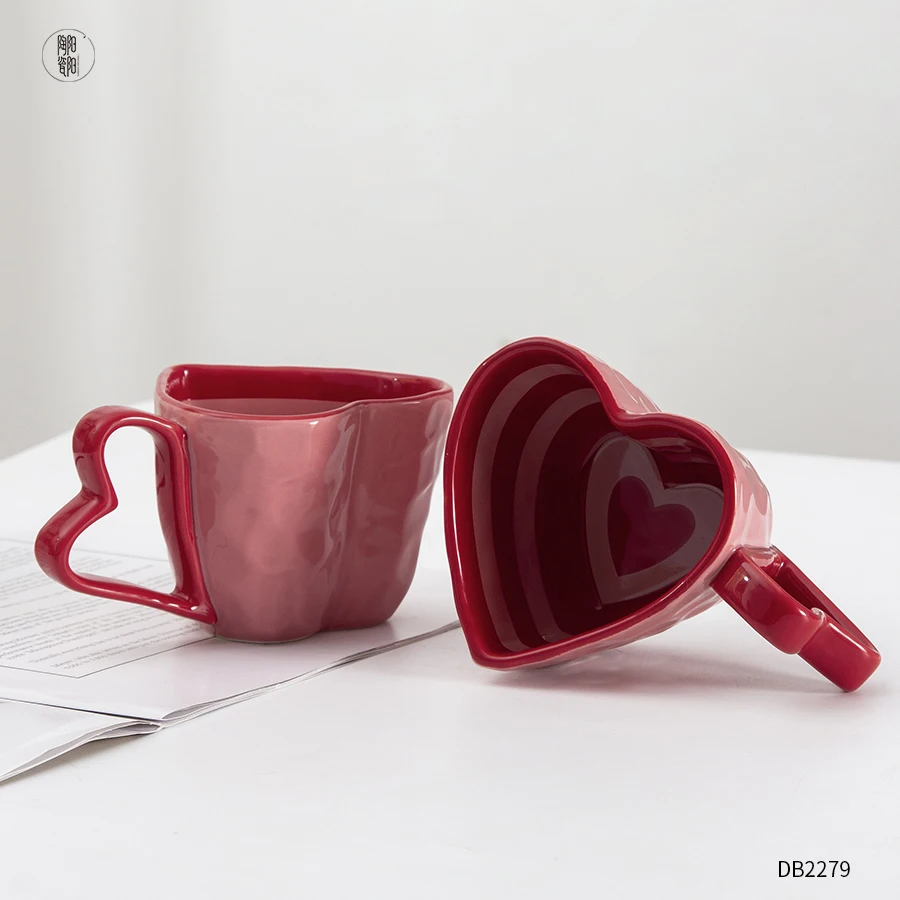 Custom logo printed reusable heart shaped couple porcelain coffee cup gift set eco-friendly ceramic coffee mugs