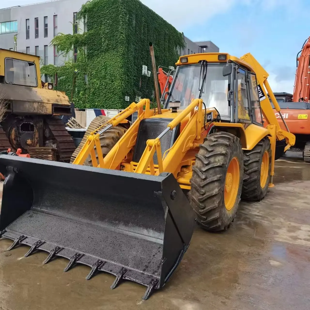Used Backhoe Loader JCB4CX Made In England With Good Condition And Lower Wokring Hours For Sale