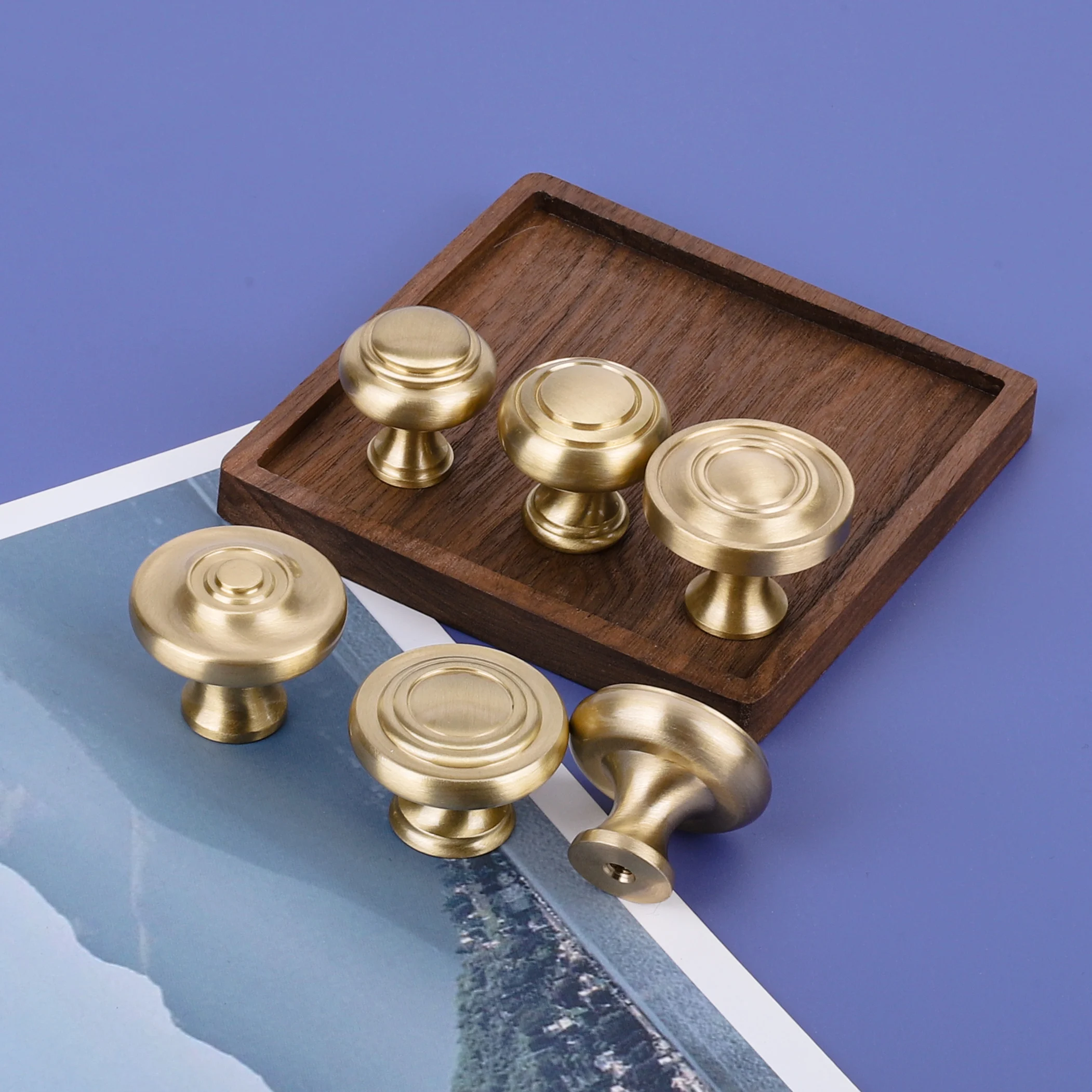 New Designer Luxurious Furniture Hardware Accessories Single Hole Kitchen Cabinet Brass Knobs And Pulls