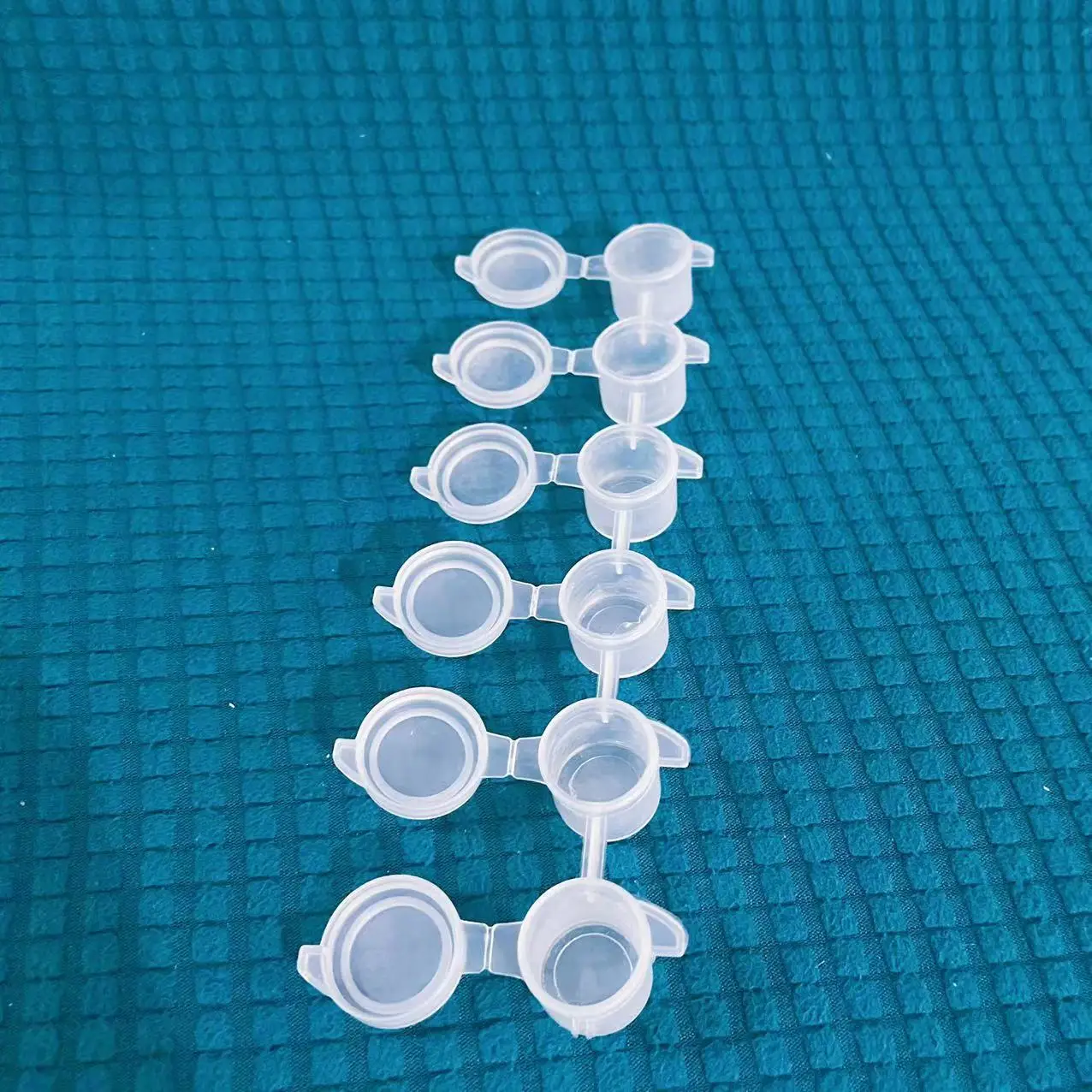 High Quality 6 Strip Empty Paint Pot of 3ml Acrylic Mini Paint Container Strip Storage for Kids Classrooms Schools Paintings