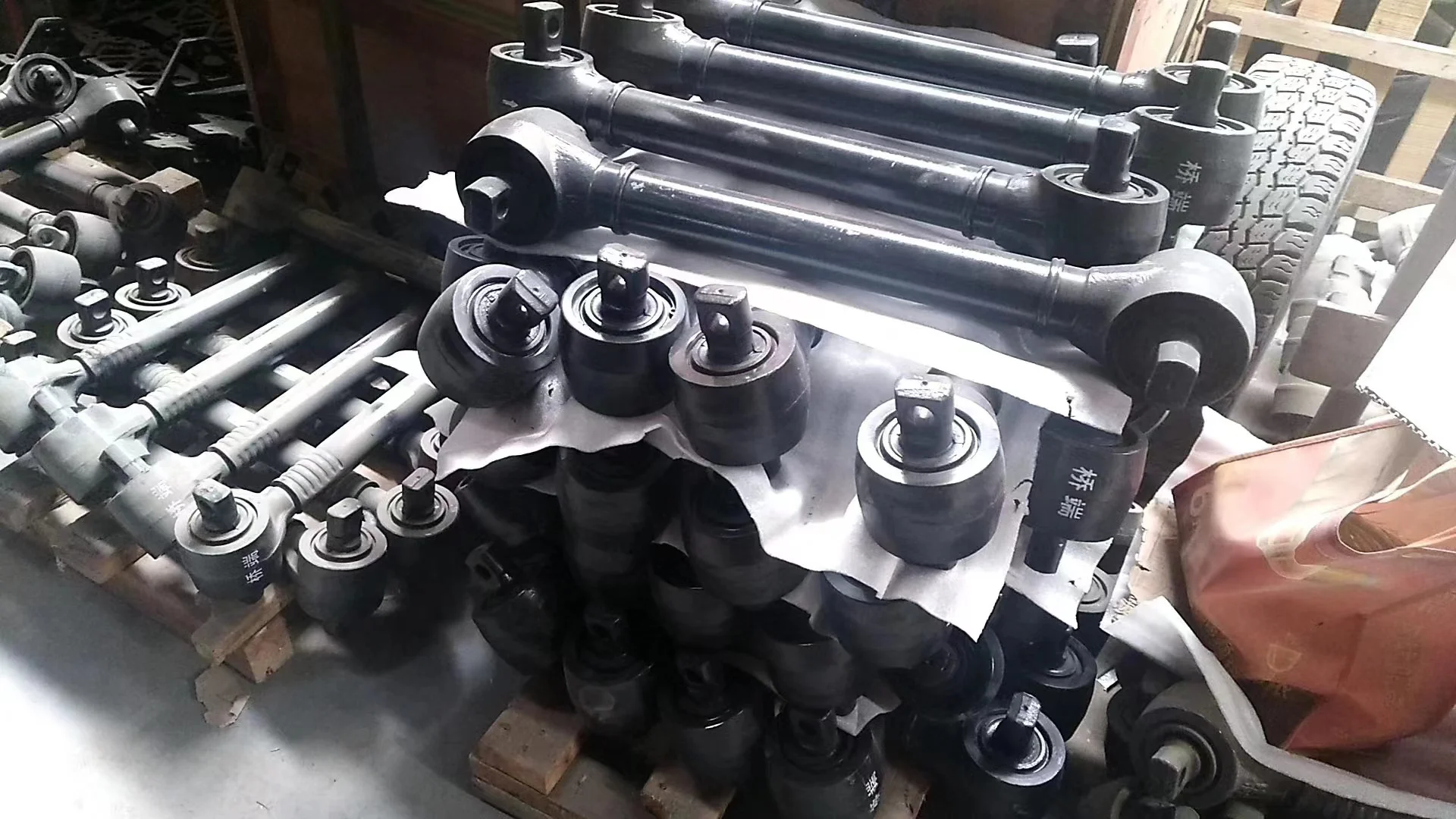 shacman f2000 SUSPENSION PARTS Dz9100410071 Dz9100410058 Dz9112340060 DZ9112340143 DZ9114250155 DZ9118520124