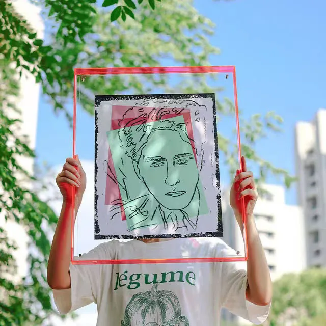 2022 Free Stand Clear Acrylic Cylinder Picture Frame Double sided Magnet Photo Frame Desktop Display