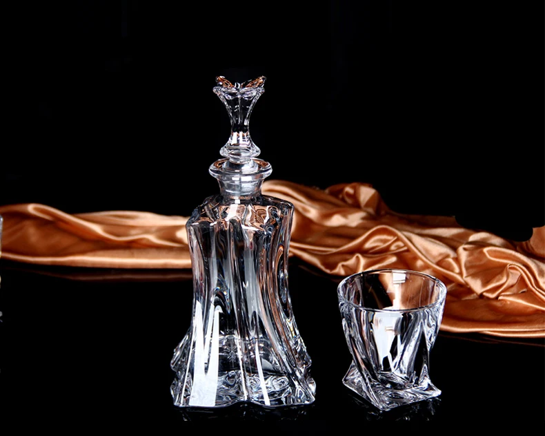 2021 Wholesale 700Ml Home Wine Liquor Crystal Whiskey Decanter Sets With 6Pcs Glass