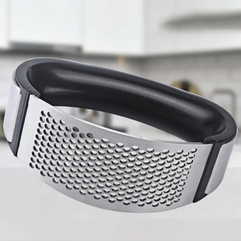 Hot 3-in-1 Arc-Shaped Kitchen Tool Stainless Steel Garlic Press Peeler Crusher Grinder with Plastic Handle for Fruit Vegetables