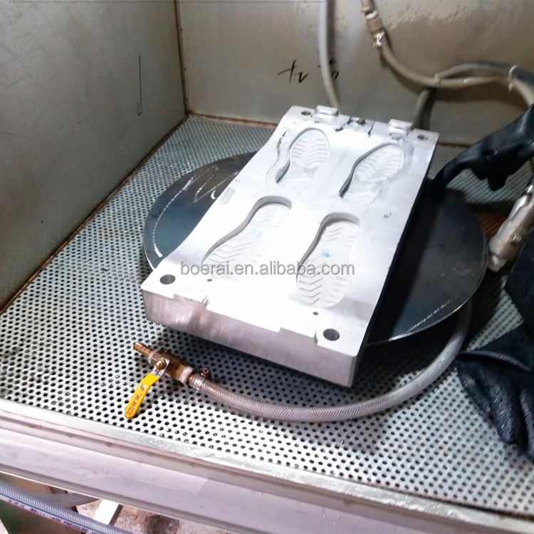 Dry sand blasting machine with two-stage separation device /Degrease, dephosphorize blasting