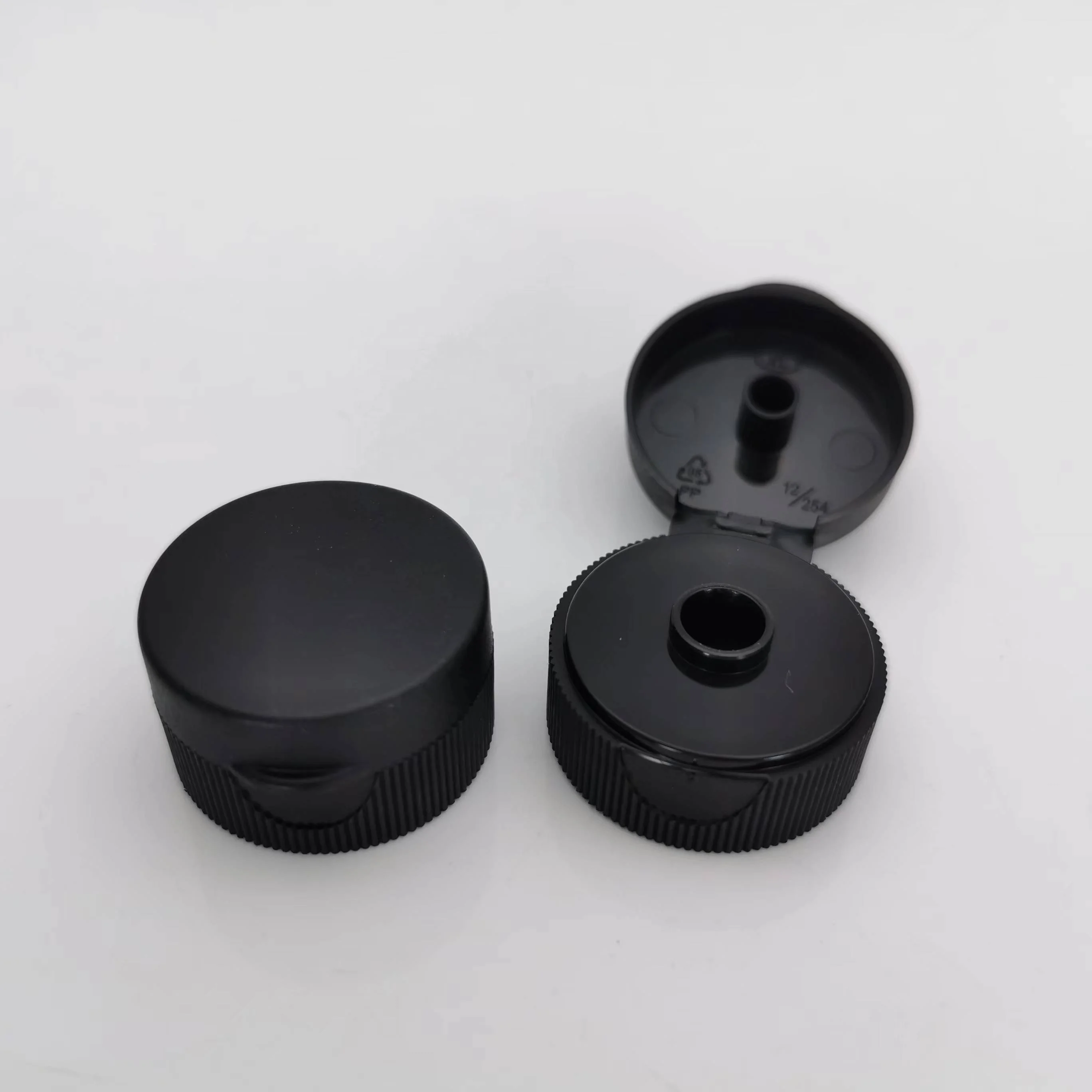 Toiletry product flip cap 28/400 matte top cover for cosmetic packing PP plastic flip top cap