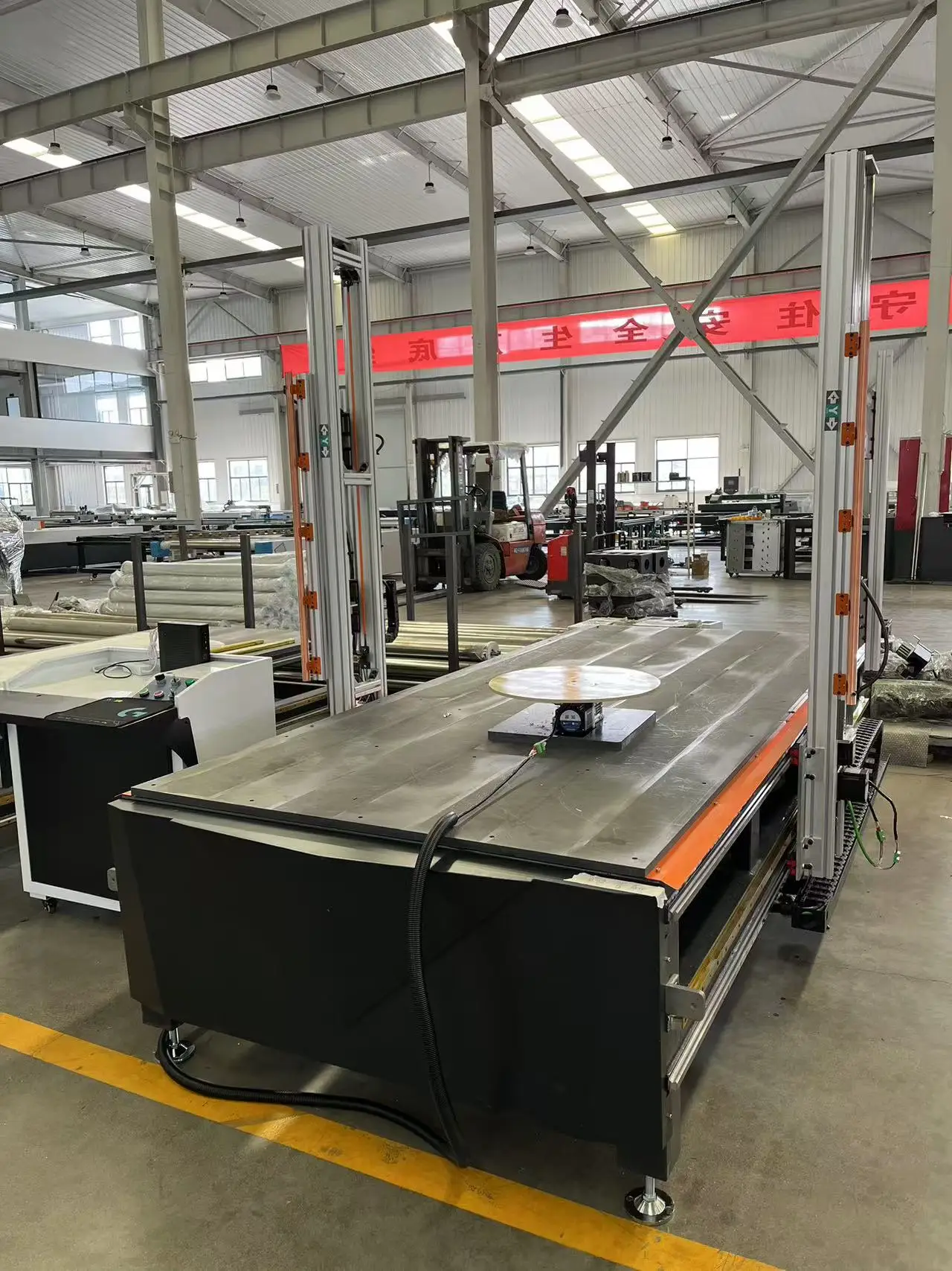 Rongchi Economic 4-Axis 3D EPS Styrofoam Hot Wire Foam CNC Cutting Machine for Construction and Packaging & Sign Industries