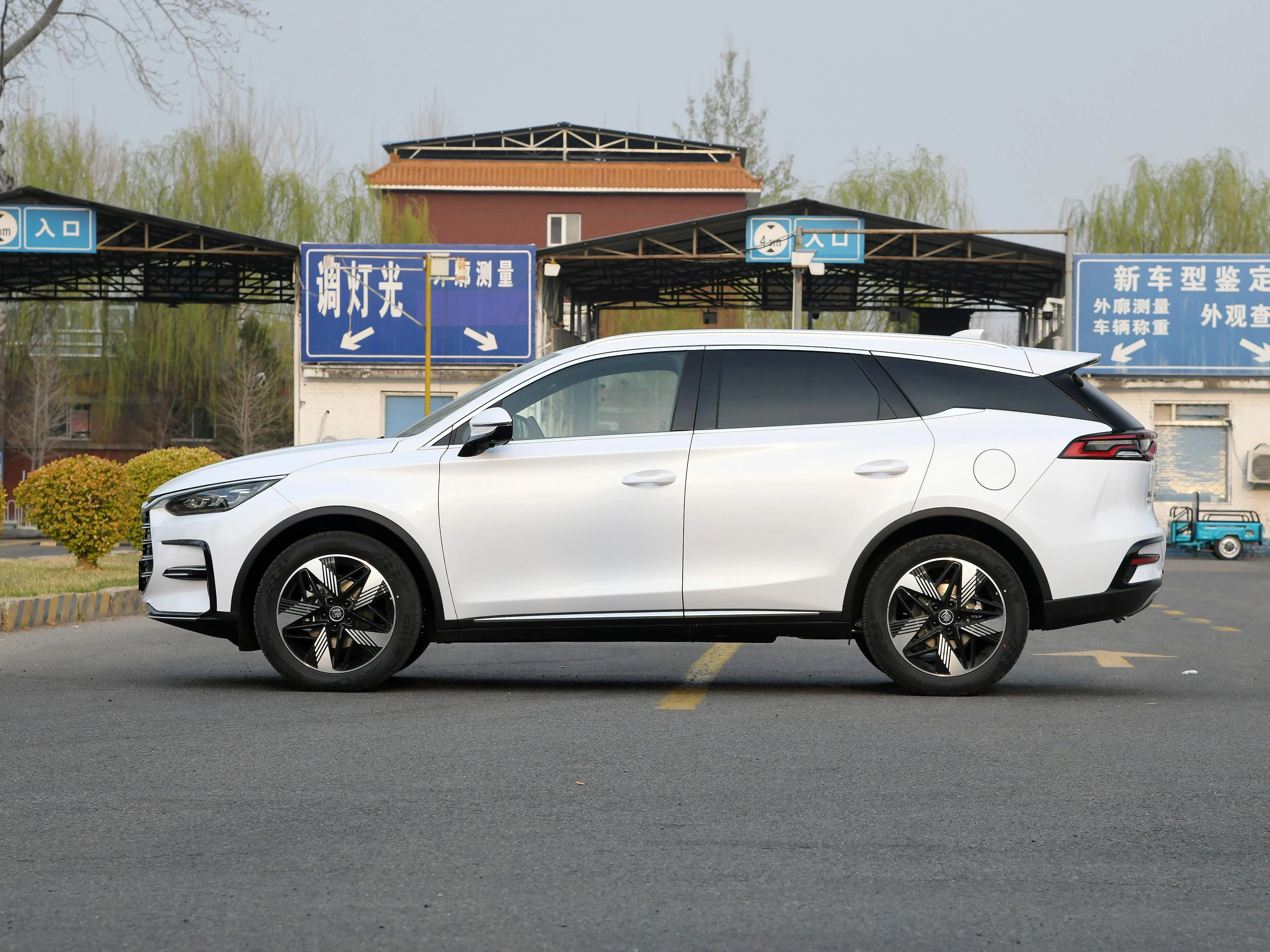 Китайский производитель дешевый автомобиль Adulti для продажи Новый энергетический 2023 DM-i Champion Edition 112 км Премиум